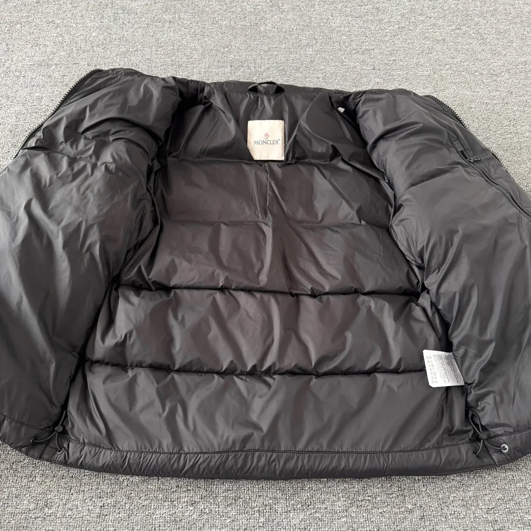 Moncler Logo-Patch Down Puffer Jacket D38024721 — view 8