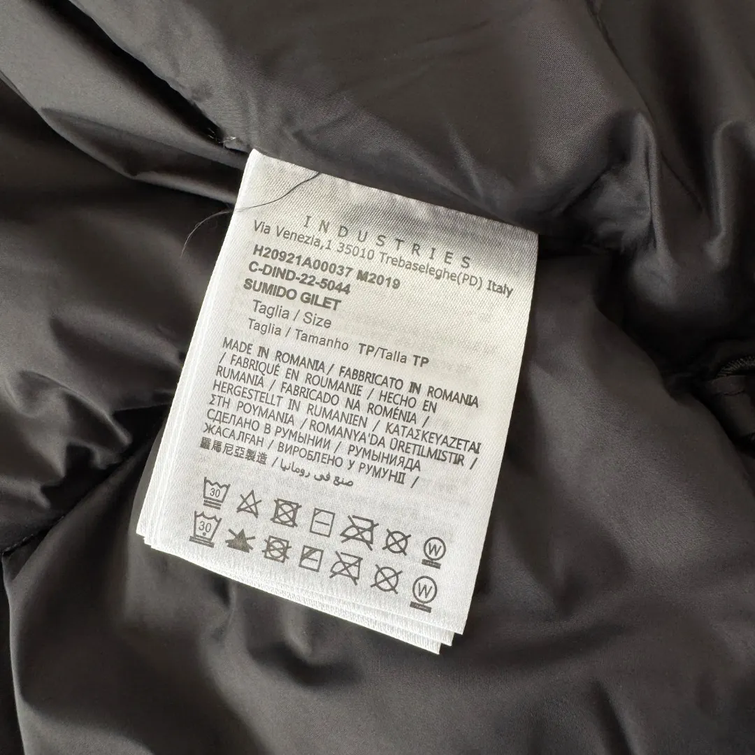 Moncler Logo-Patch Down Puffer Jacket D38024721 — view 9