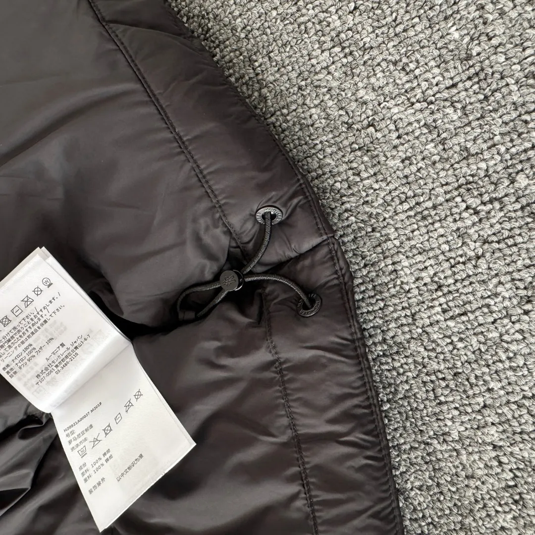 Moncler Logo-Patch Down Puffer Jacket D38024721 — view 11