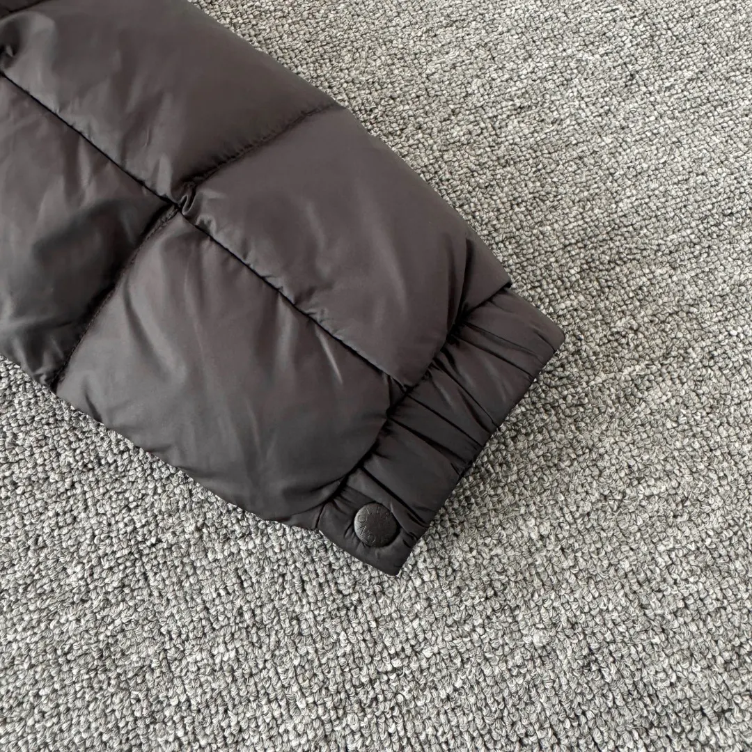 Moncler Logo-Patch Down Puffer Jacket D38024721 — view 14