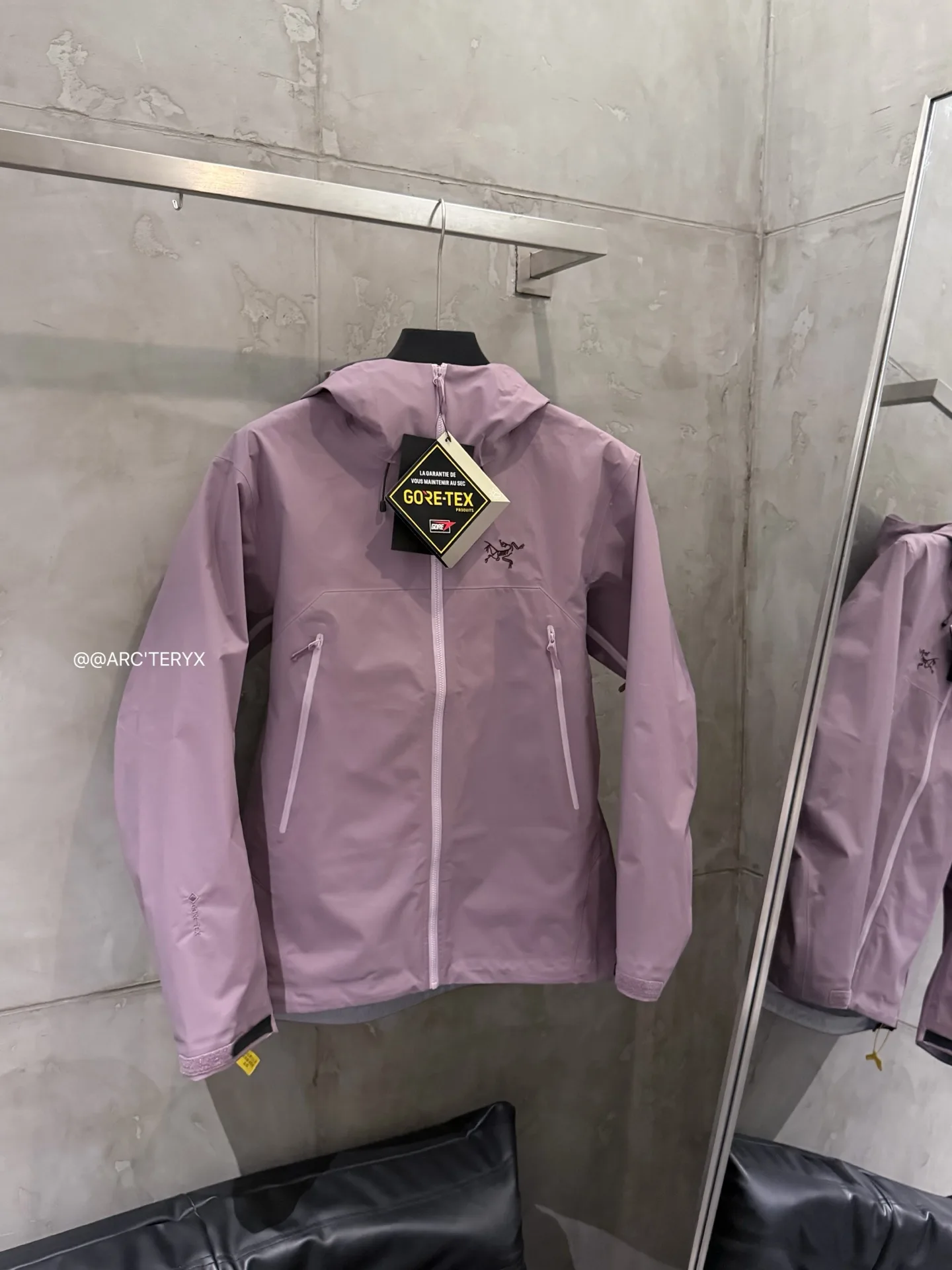 Beta SL GORE-TEX Hooded Shell Jacket D38024114 — view 2