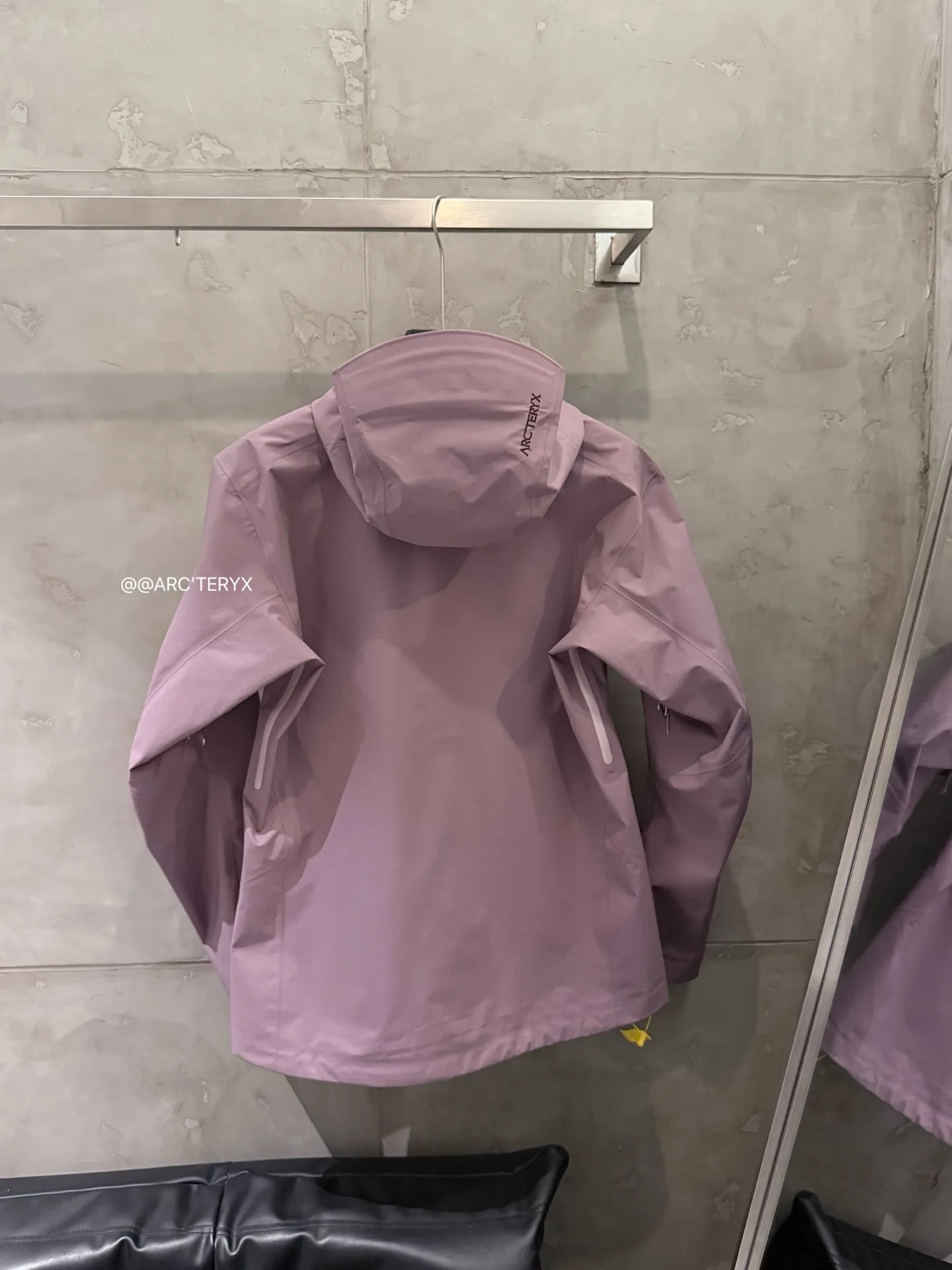 Beta SL GORE-TEX Hooded Shell Jacket D38024114 — view 3