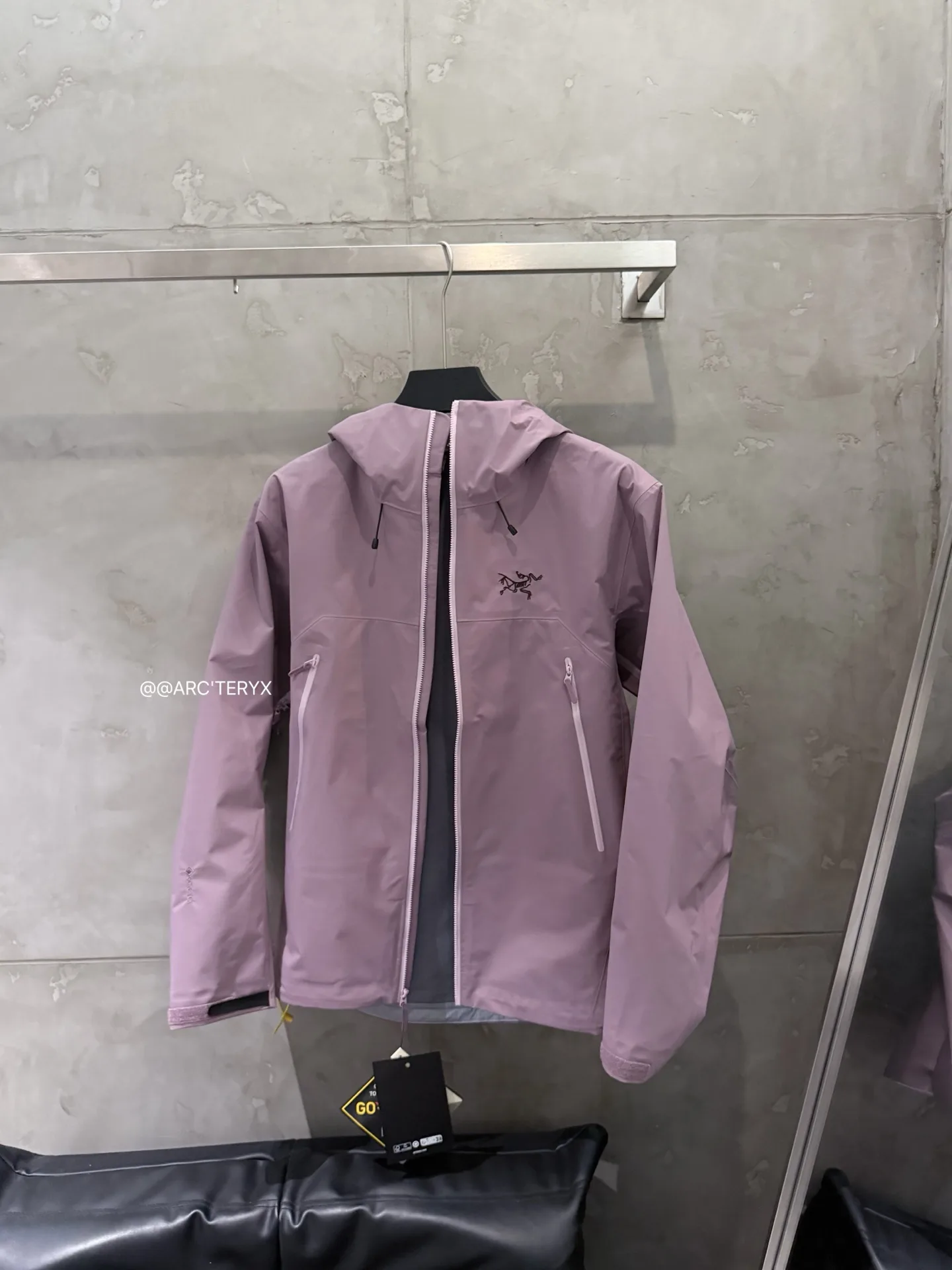 Beta SL GORE-TEX Hooded Shell Jacket D38024114 — view 4