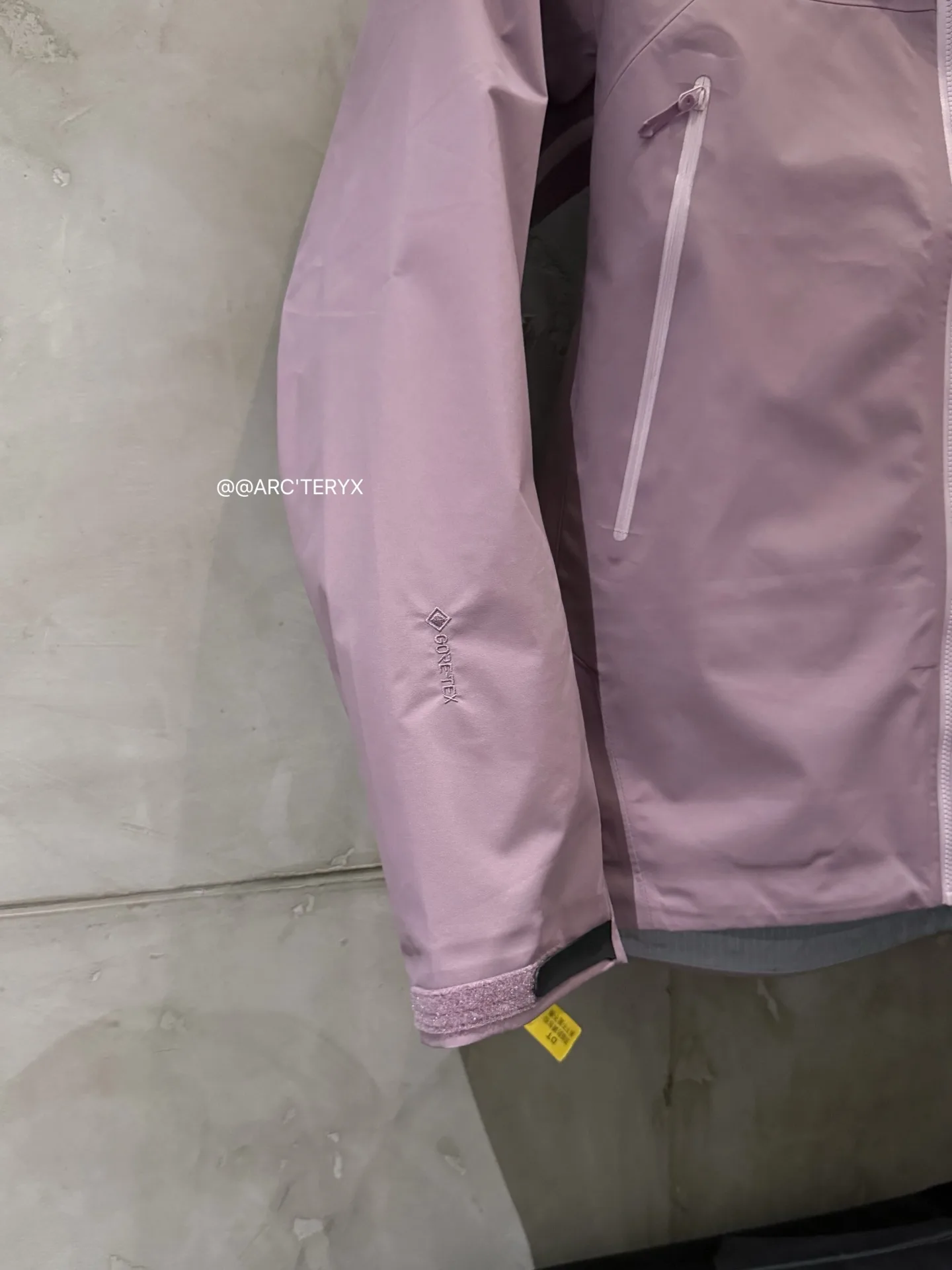 Beta SL GORE-TEX Hooded Shell Jacket D38024114 — view 6