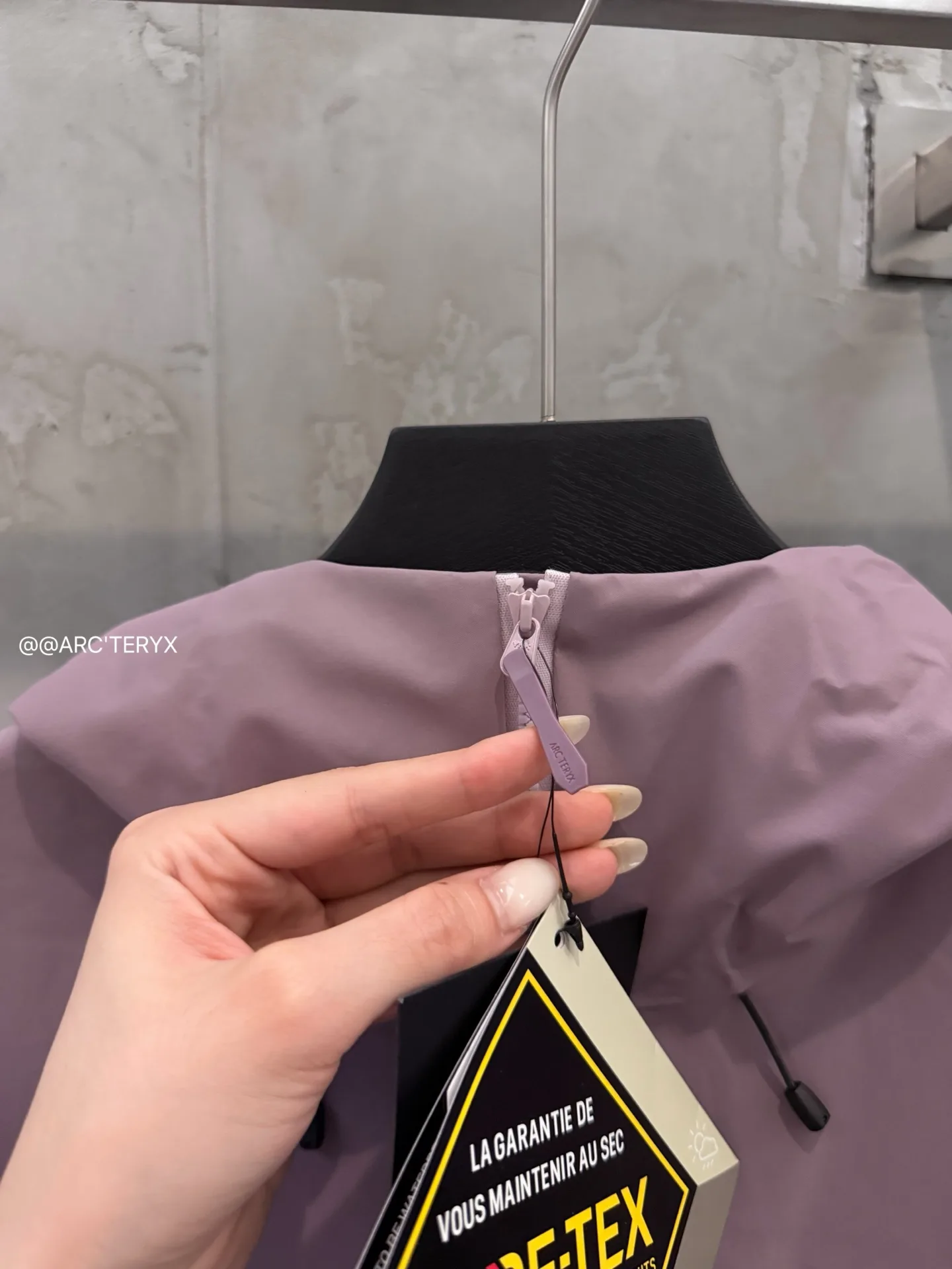 Beta SL GORE-TEX Hooded Shell Jacket D38024114 — view 8
