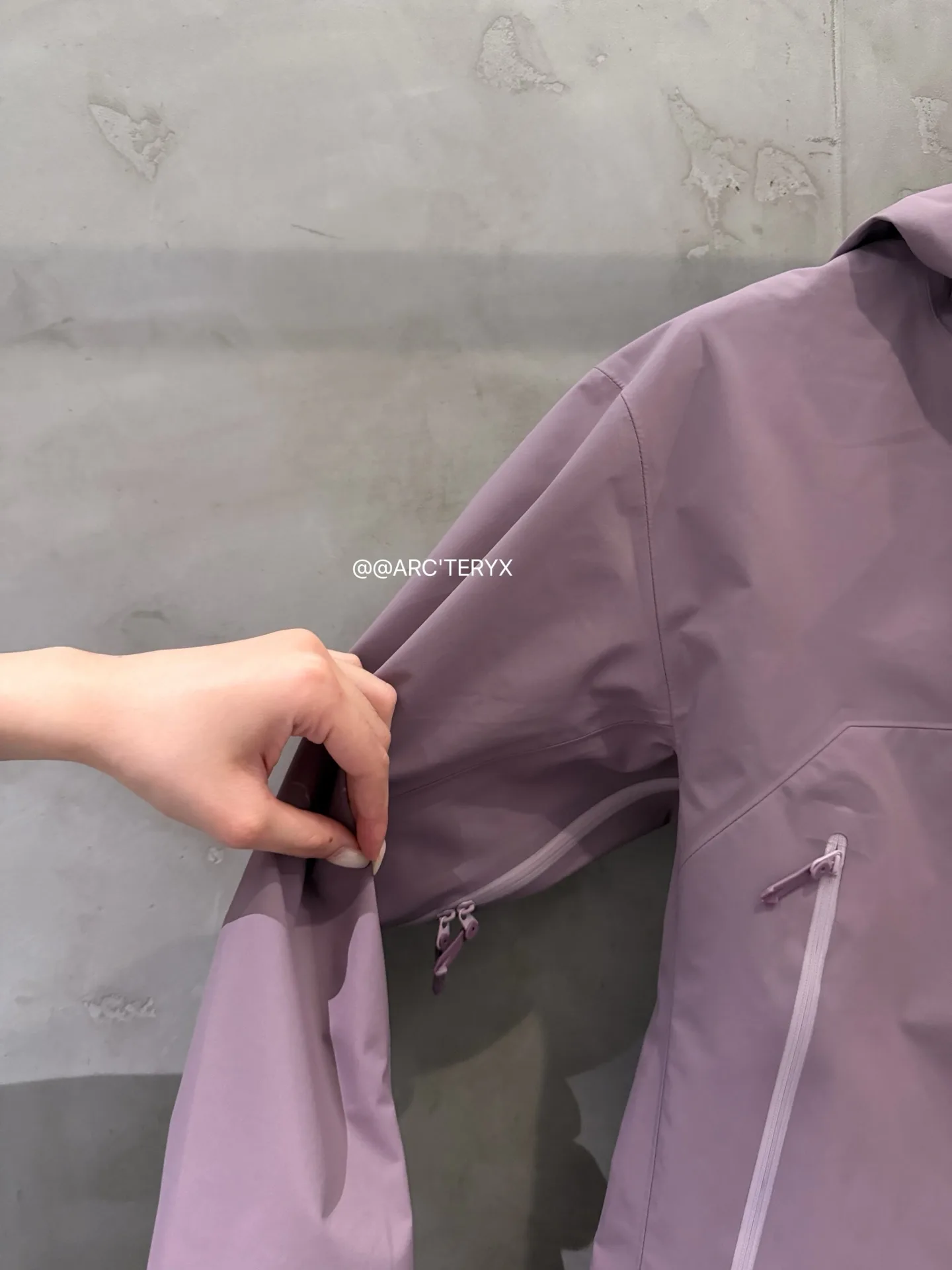 Beta SL GORE-TEX Hooded Shell Jacket D38024114 — view 10