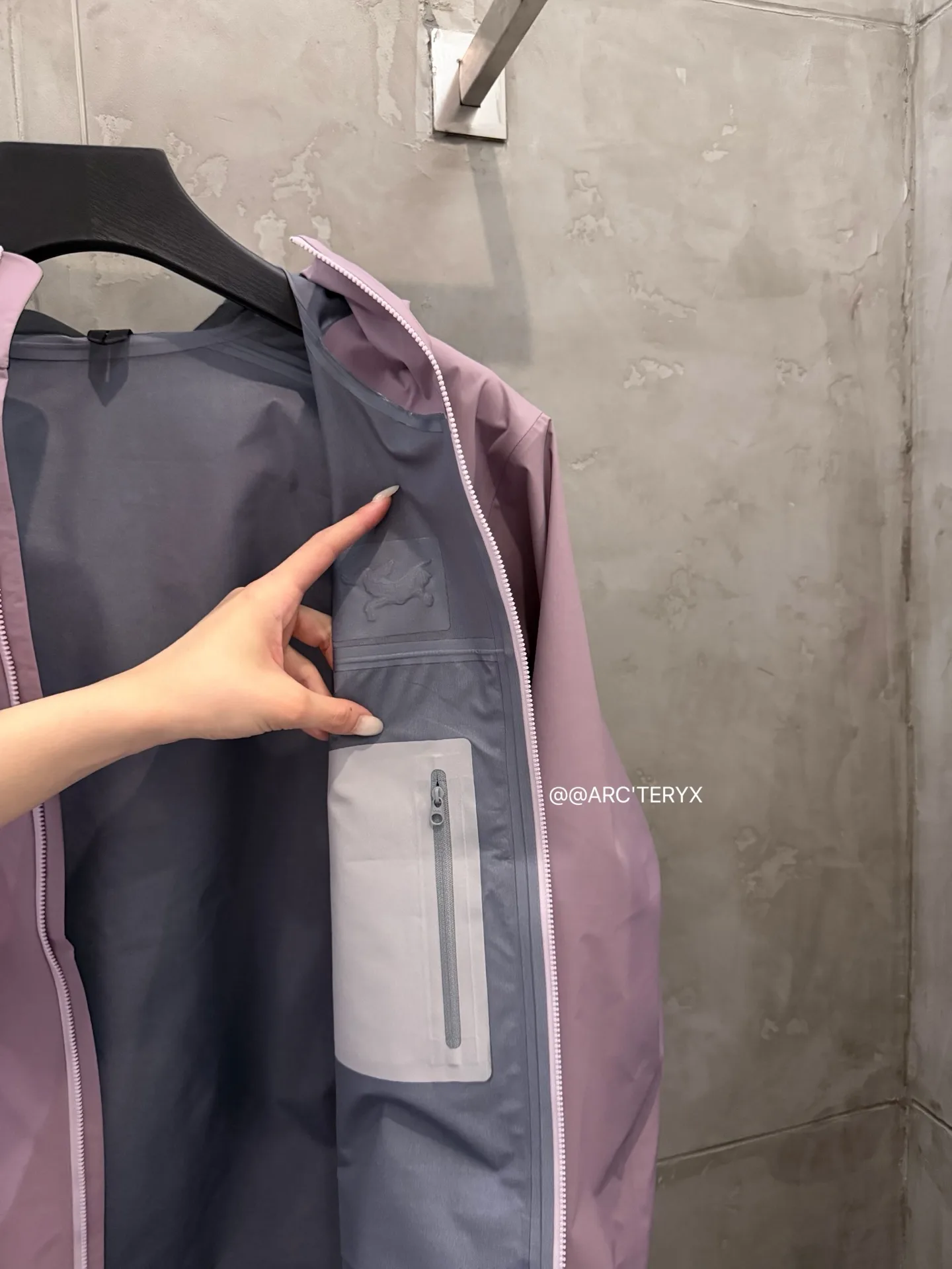 Beta SL GORE-TEX Hooded Shell Jacket D38024114 — view 12