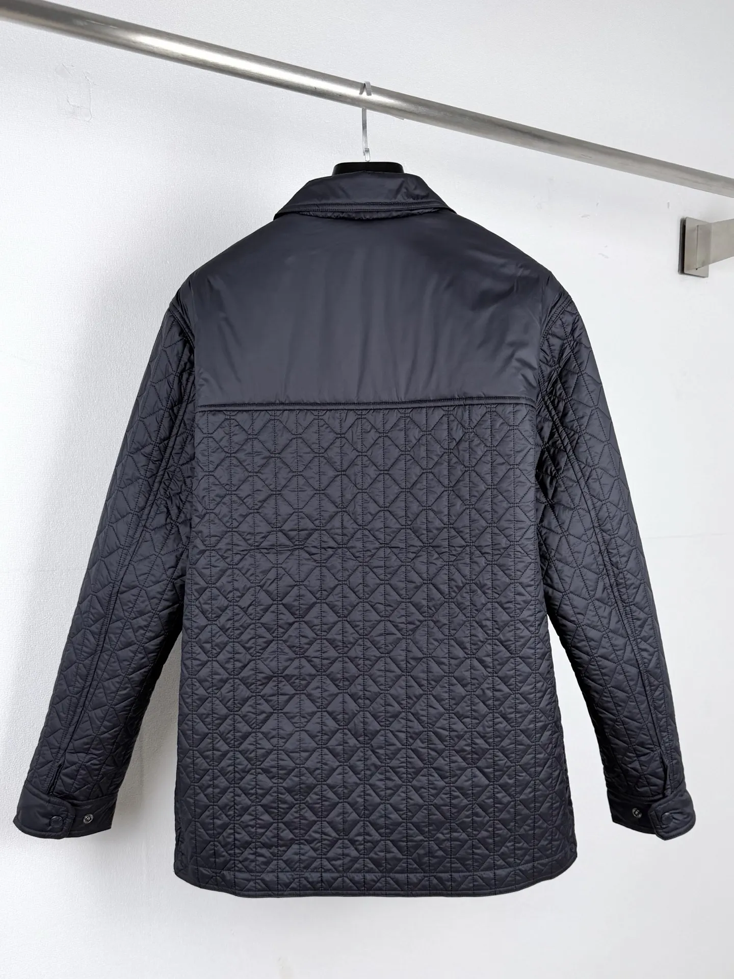 Diamond-Quilted Lightweight Shirt Jacket D39521286 — view 3