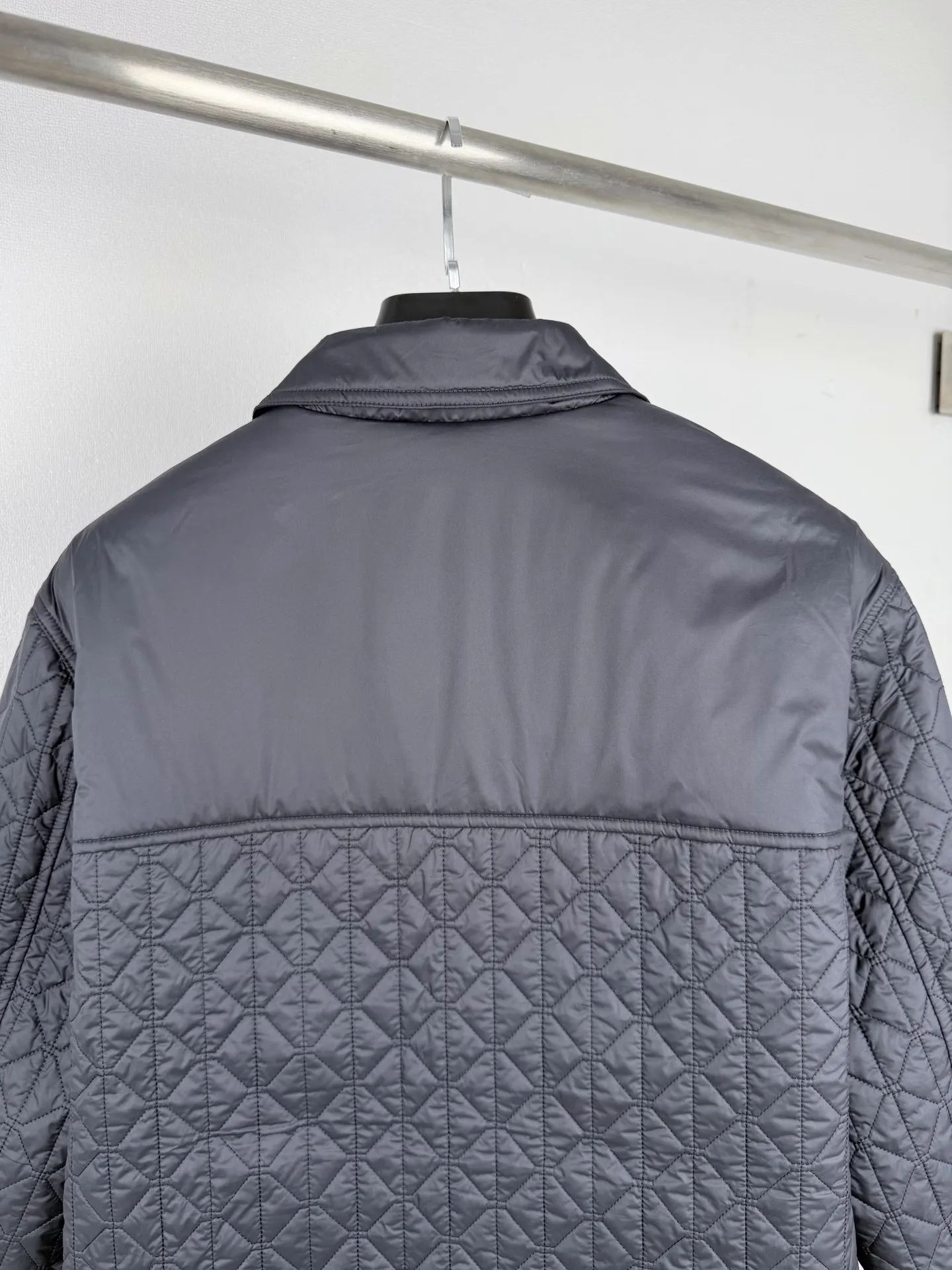 Diamond-Quilted Lightweight Shirt Jacket D39521286 — view 4