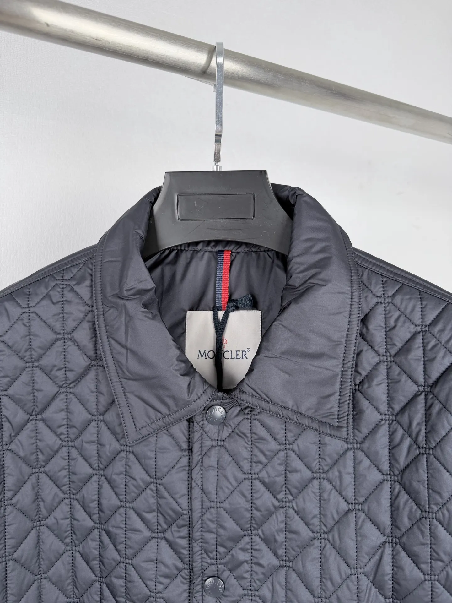 Diamond-Quilted Lightweight Shirt Jacket D39521286 — view 5
