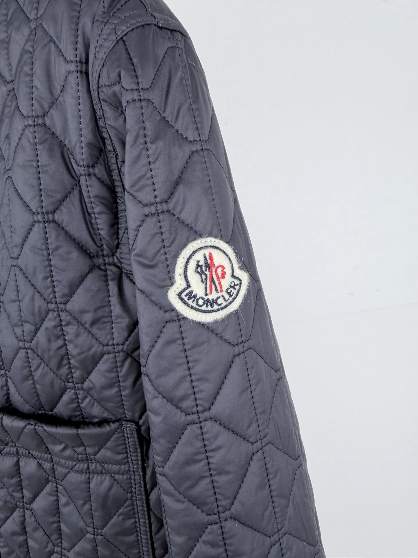 Diamond-Quilted Lightweight Shirt Jacket D39521286 — view 7