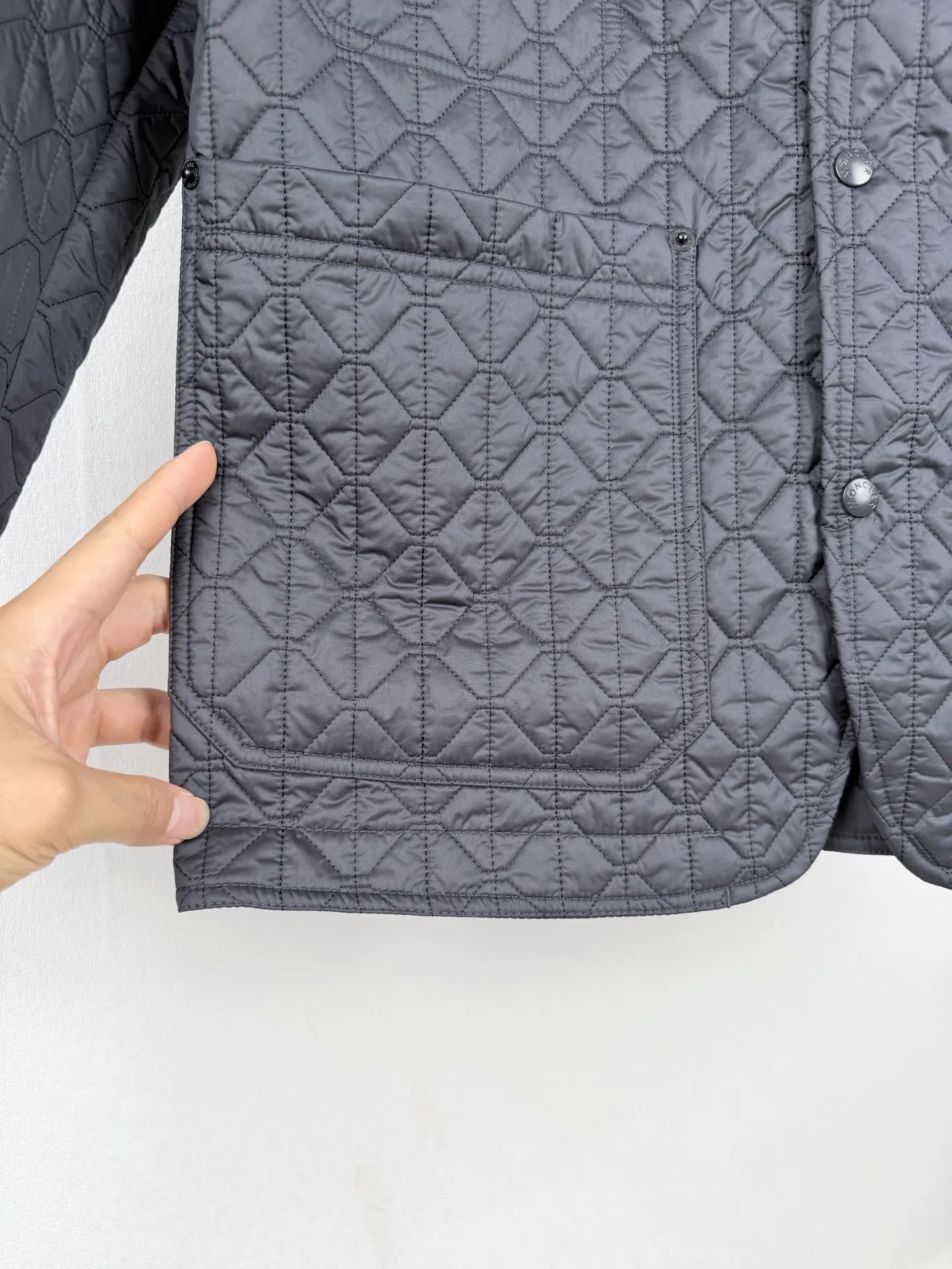 Diamond-Quilted Lightweight Shirt Jacket D39521286 — view 10