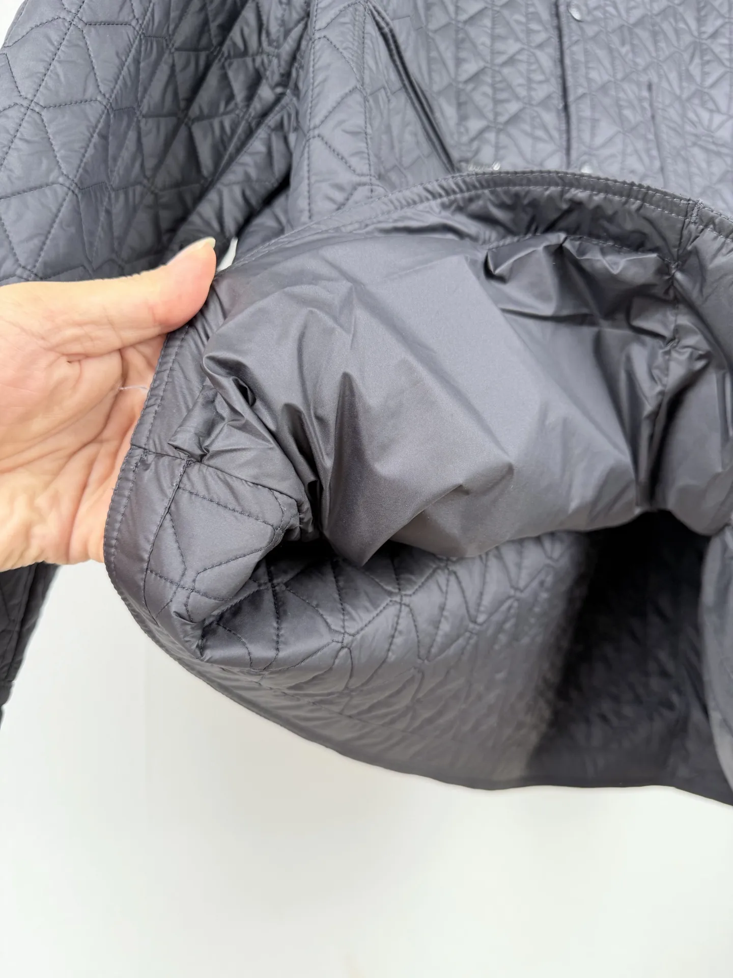 Diamond-Quilted Lightweight Shirt Jacket D39521286 — view 11