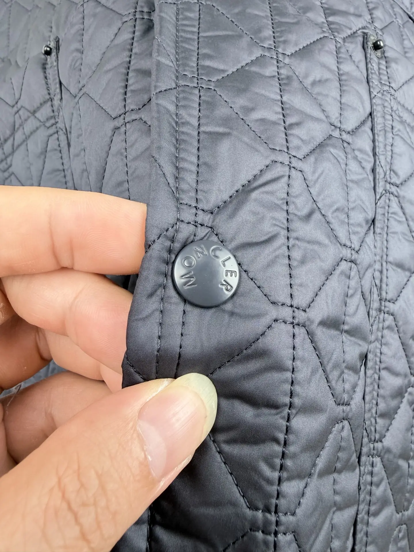 Diamond-Quilted Lightweight Shirt Jacket D39521286 — view 12