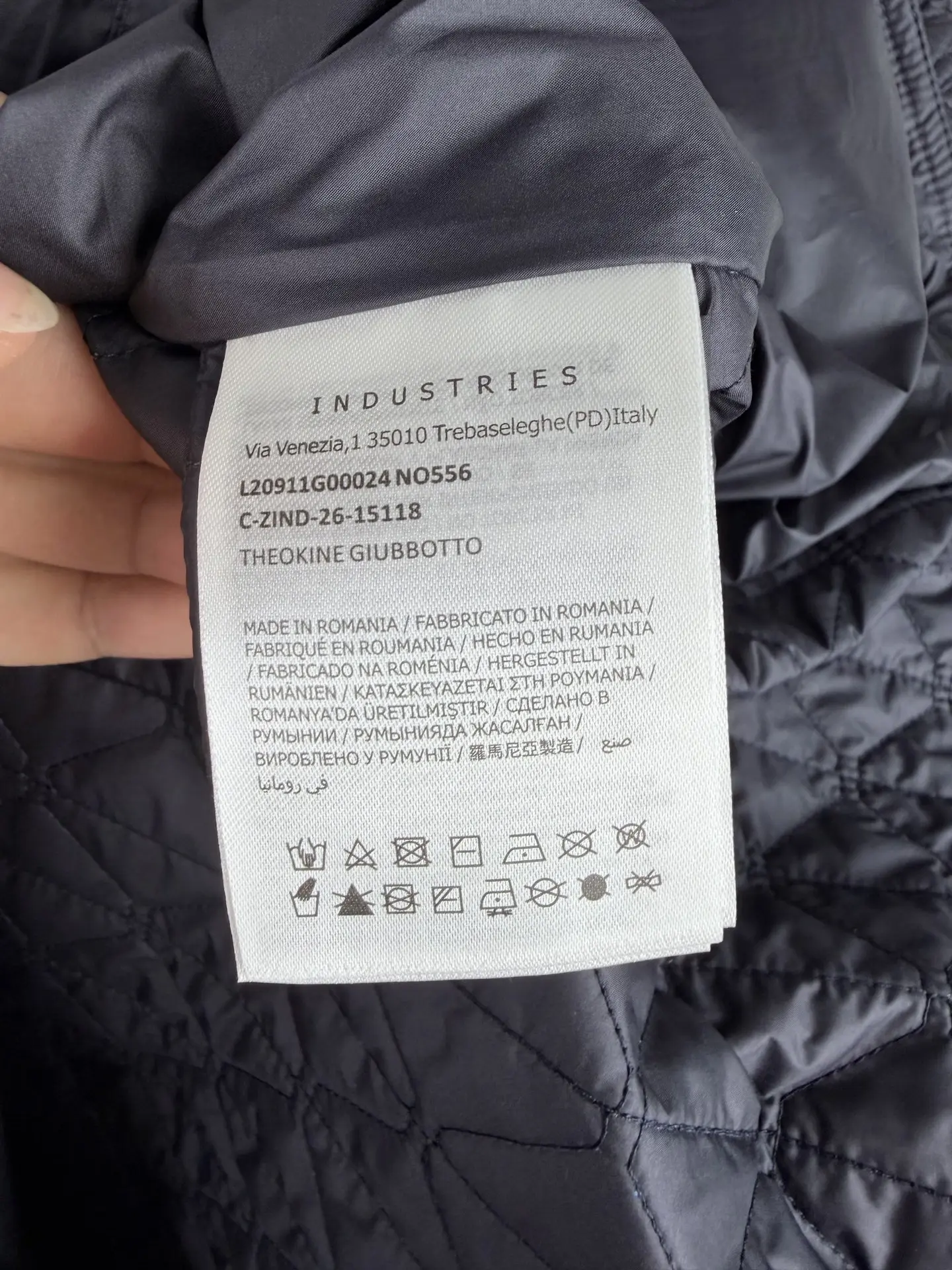 Diamond-Quilted Lightweight Shirt Jacket D39521286 — view 13