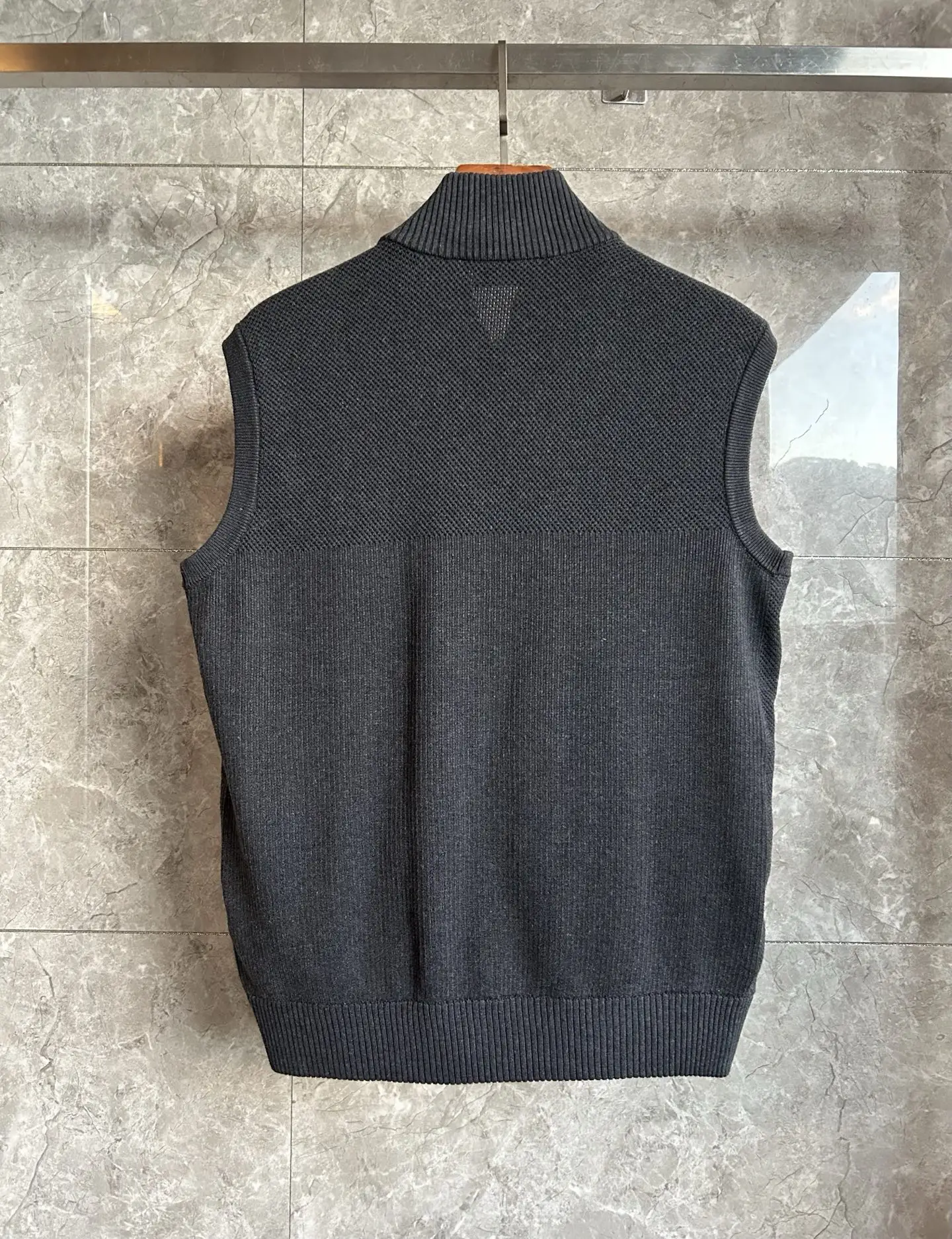 HyBridge Knit Merino Wool Gilet D40024031 — view 2