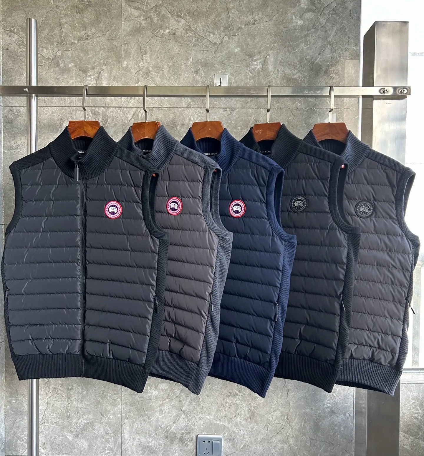 HyBridge Knit Down-Filled Gilet D40024026 — view 2