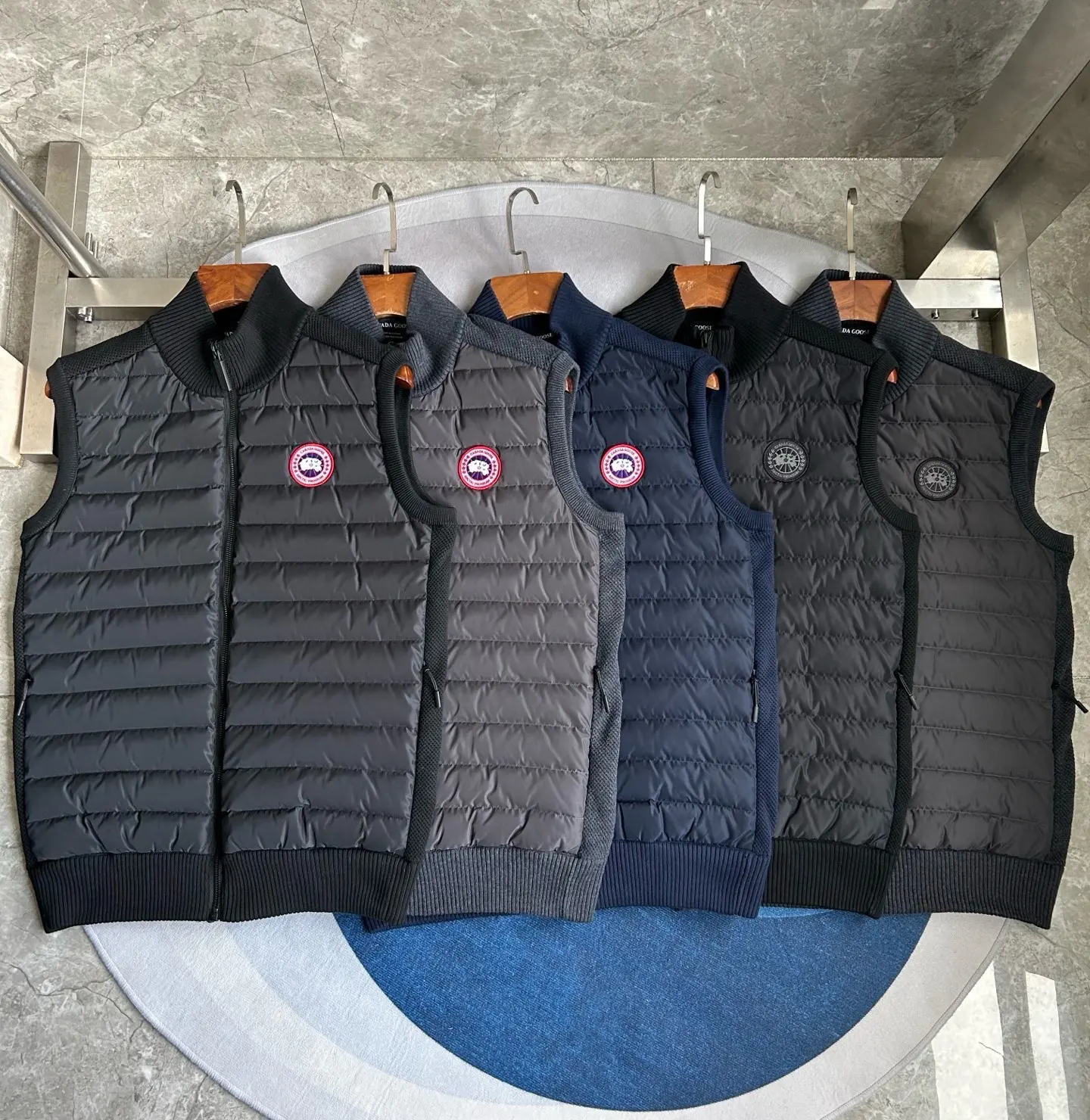 HyBridge Knit Down-Filled Gilet D40024026 — view 3