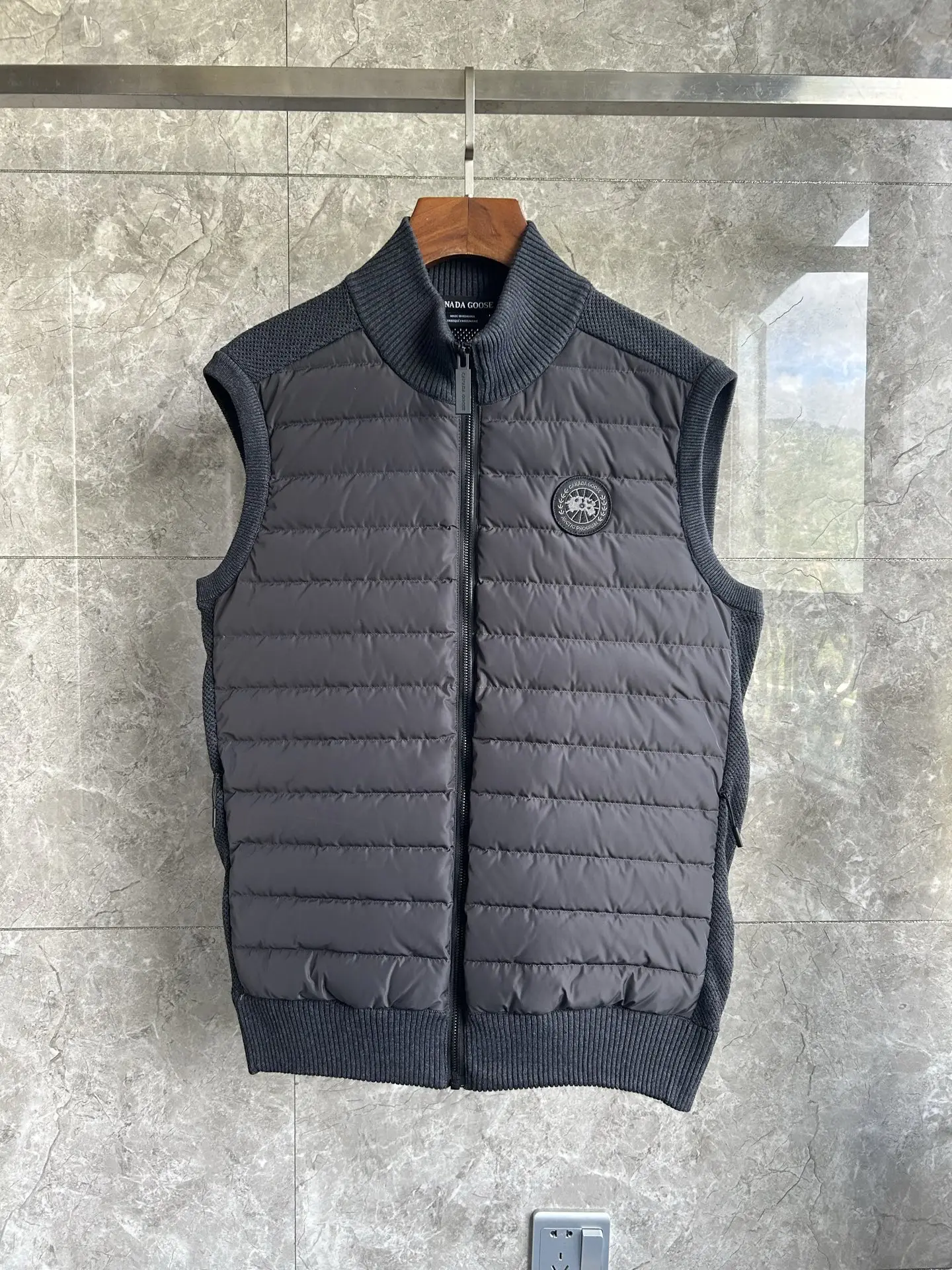 HyBridge Knit Gilet with Down-Filled Panels D40024028