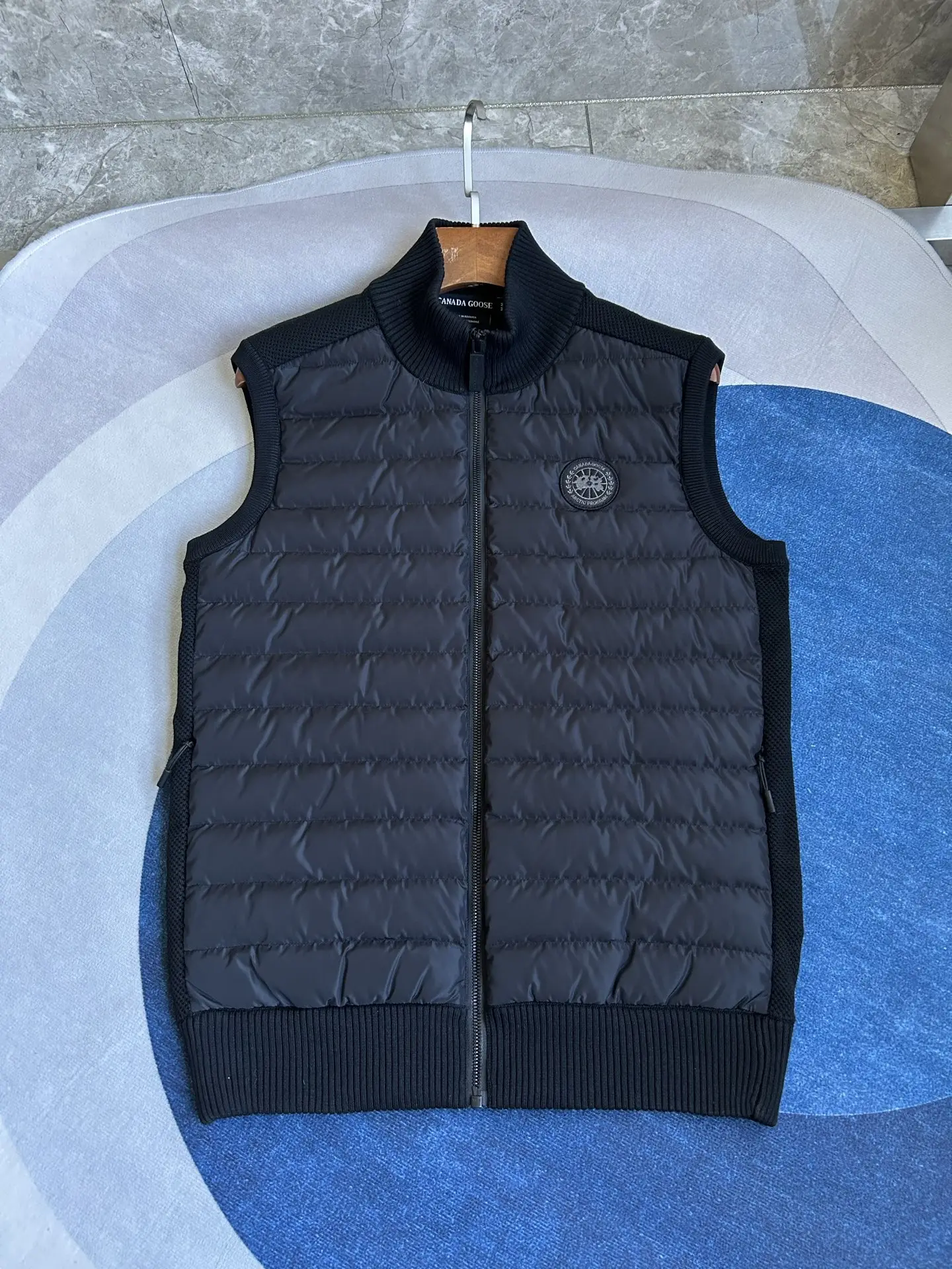 HyBridge Knit Down-Panelled Gilet D40024027 — view 3