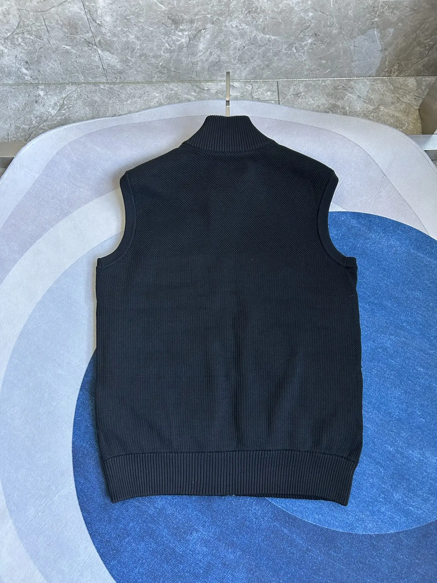 HyBridge Knit Down-Panelled Gilet D40024027 — view 6
