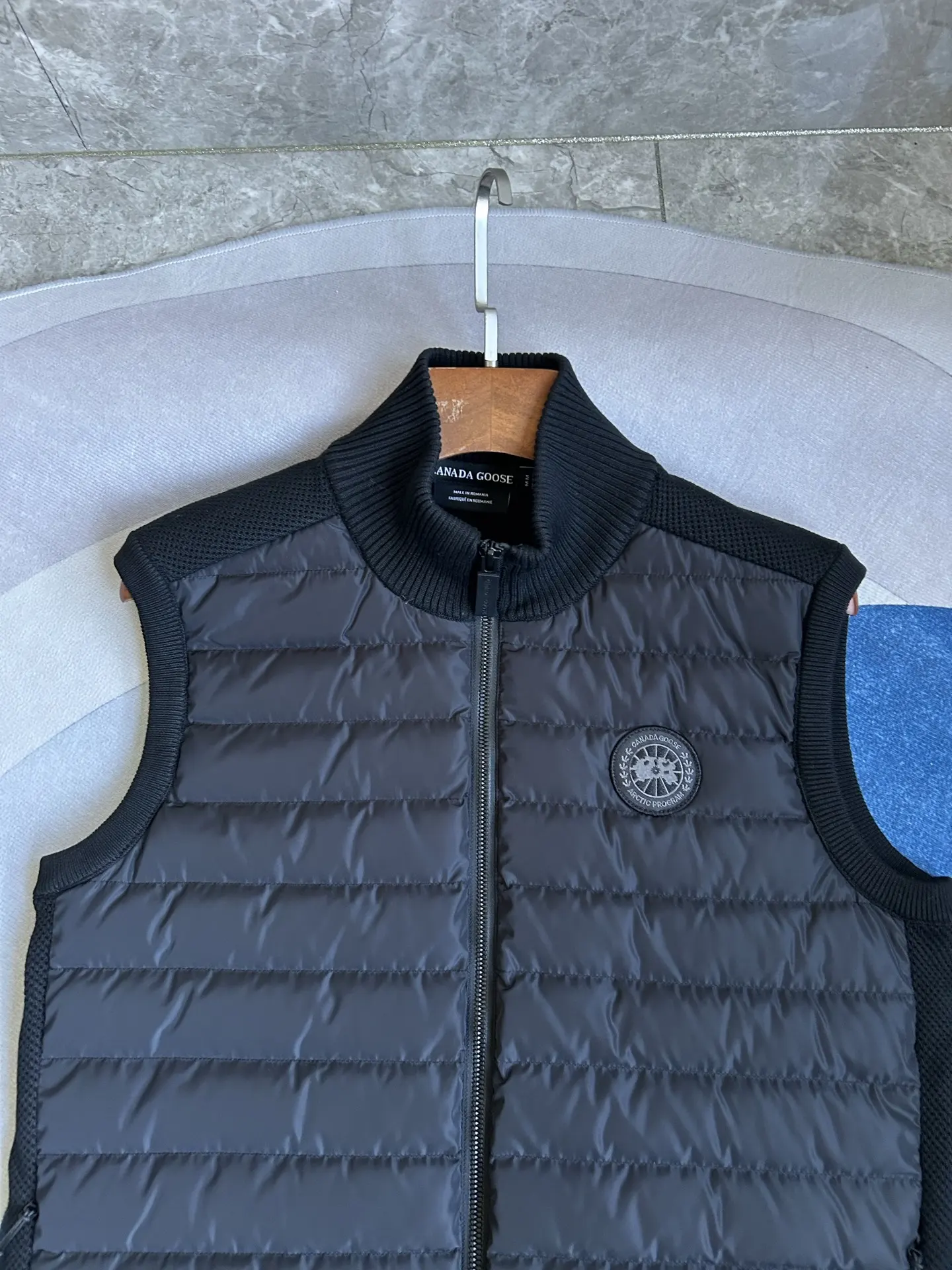 HyBridge Knit Down-Panelled Gilet D40024027 — view 12