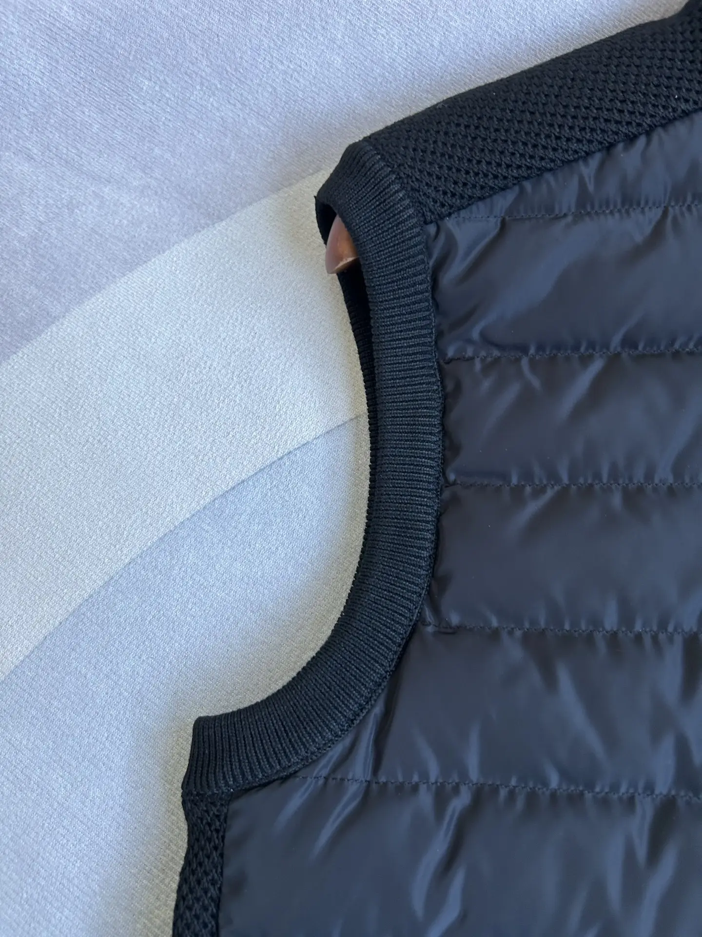 HyBridge Knit Down-Panelled Gilet D40024027 — view 17