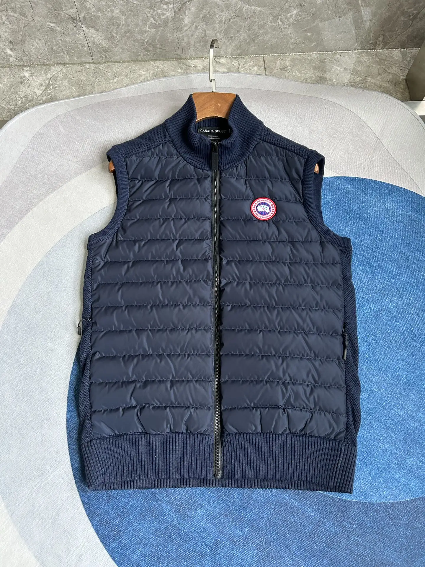 HyBridge Quilted Knit Gilet D40024029 — view 3