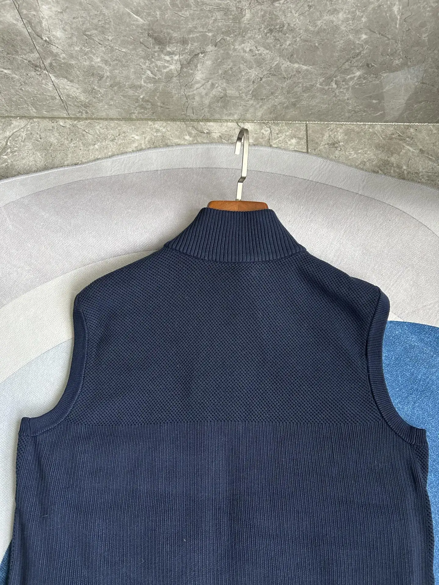 HyBridge Quilted Knit Gilet D40024029 — view 15