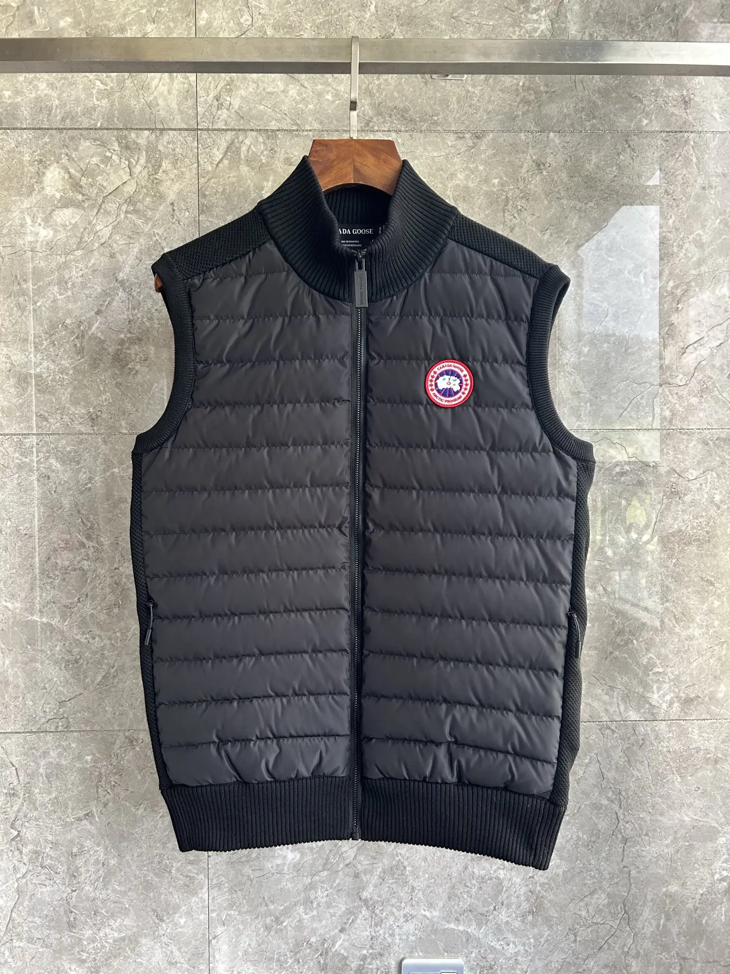 HyBridge Knit Gilet D40024030