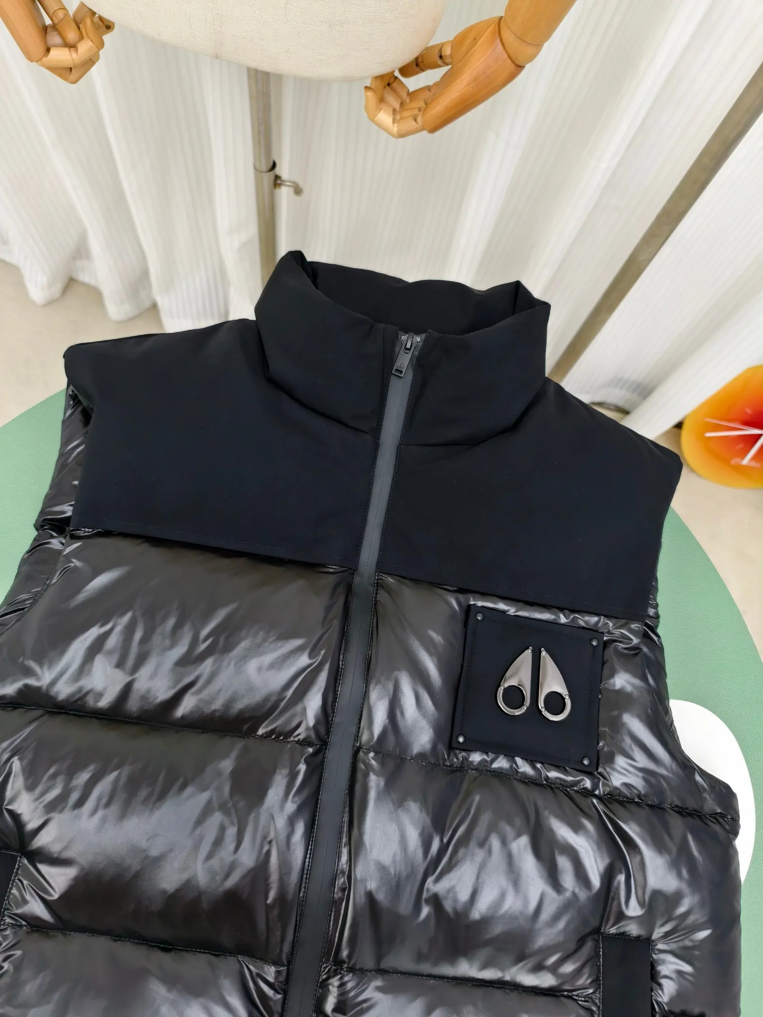 Victory Peak Glossy Down-Filled Gilet D40023861 — view 2