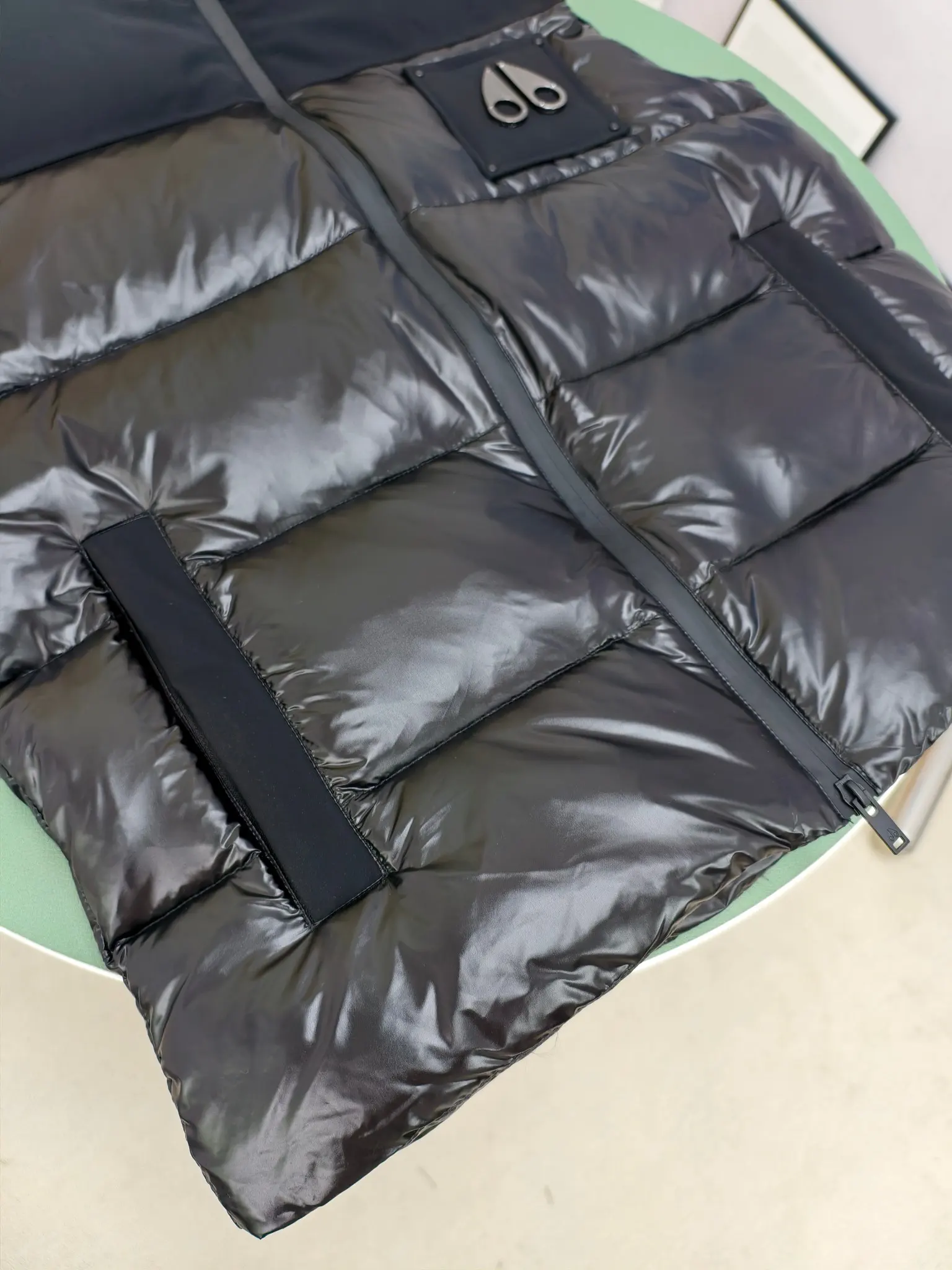 Victory Peak Glossy Down-Filled Gilet D40023861 — view 3
