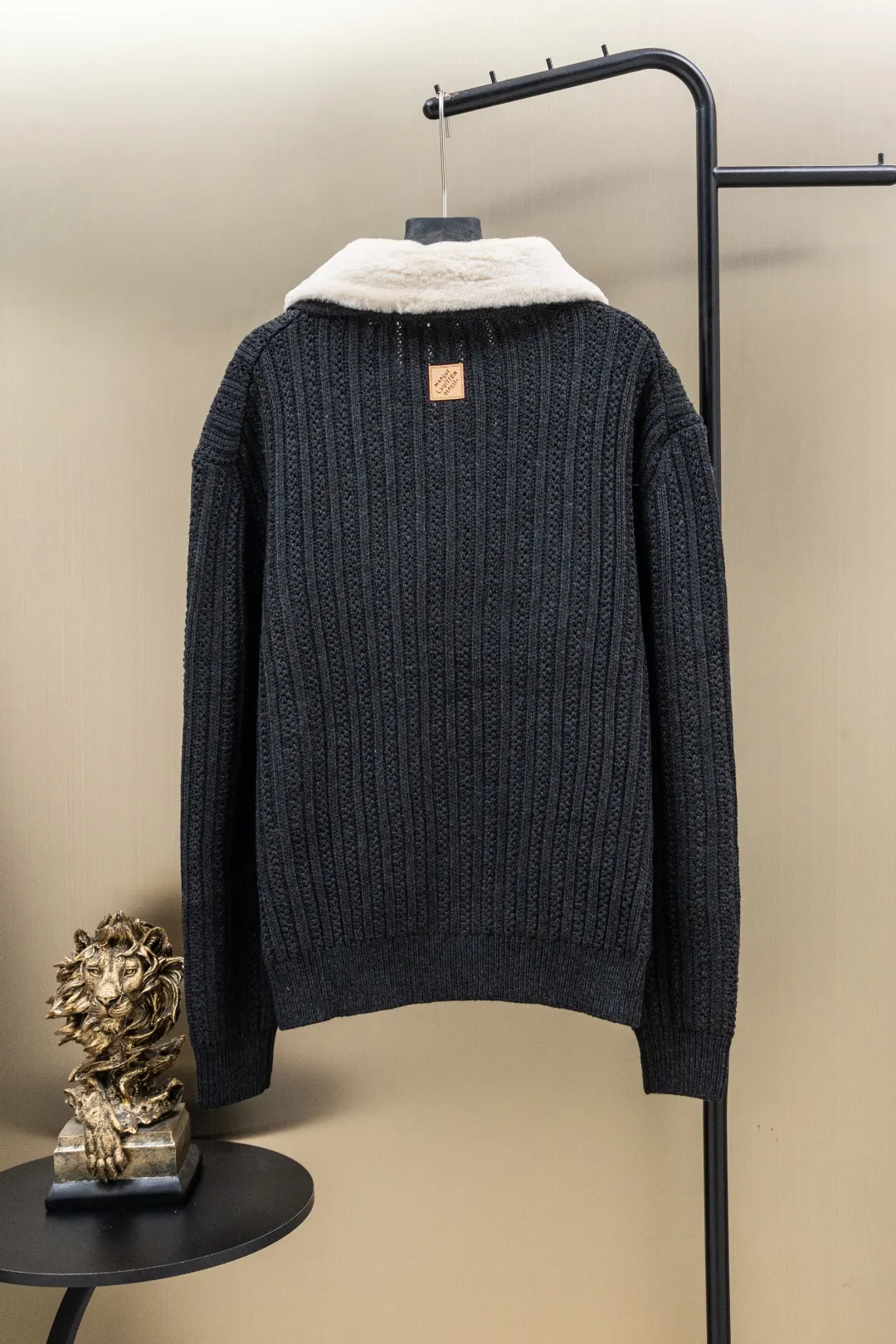 Shearling-Collar Wool and Cashmere-Blend Cardigan D40024731 — view 2
