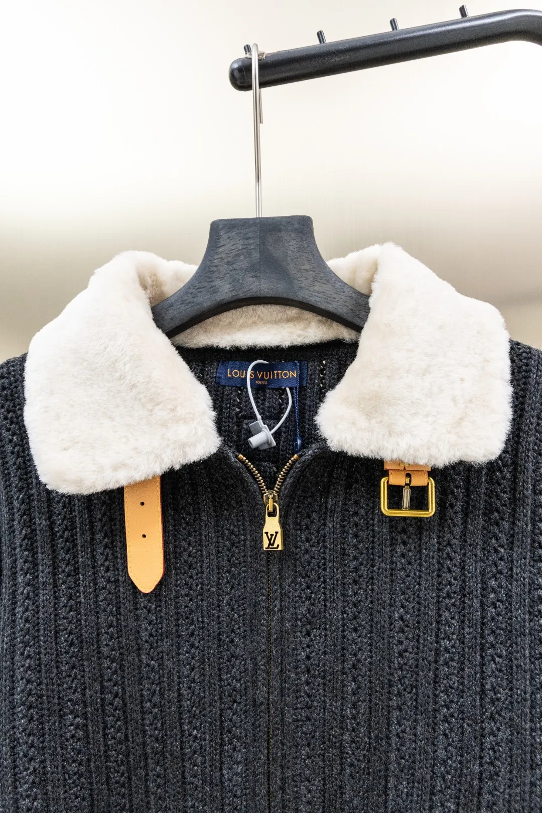 Shearling-Collar Wool and Cashmere-Blend Cardigan D40024731 — view 3