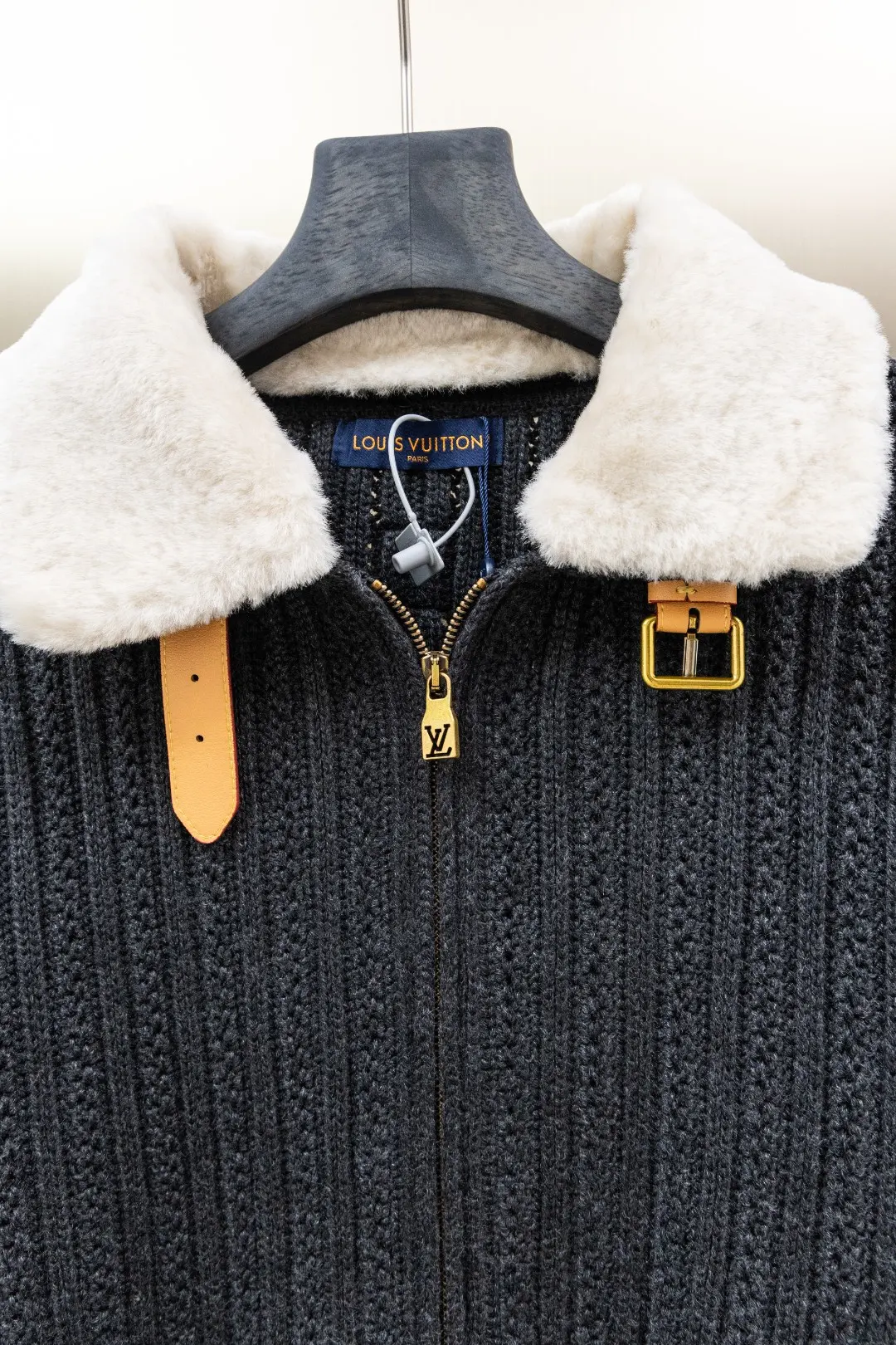 Shearling-Collar Wool and Cashmere-Blend Cardigan D40024731 — view 5