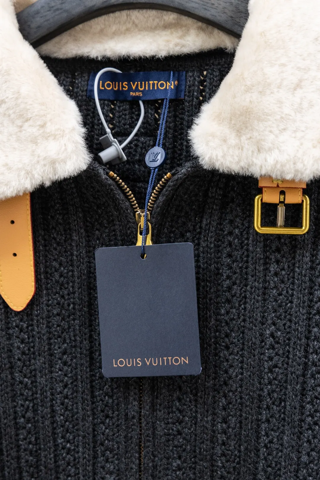 Shearling-Collar Wool and Cashmere-Blend Cardigan D40024731 — view 9
