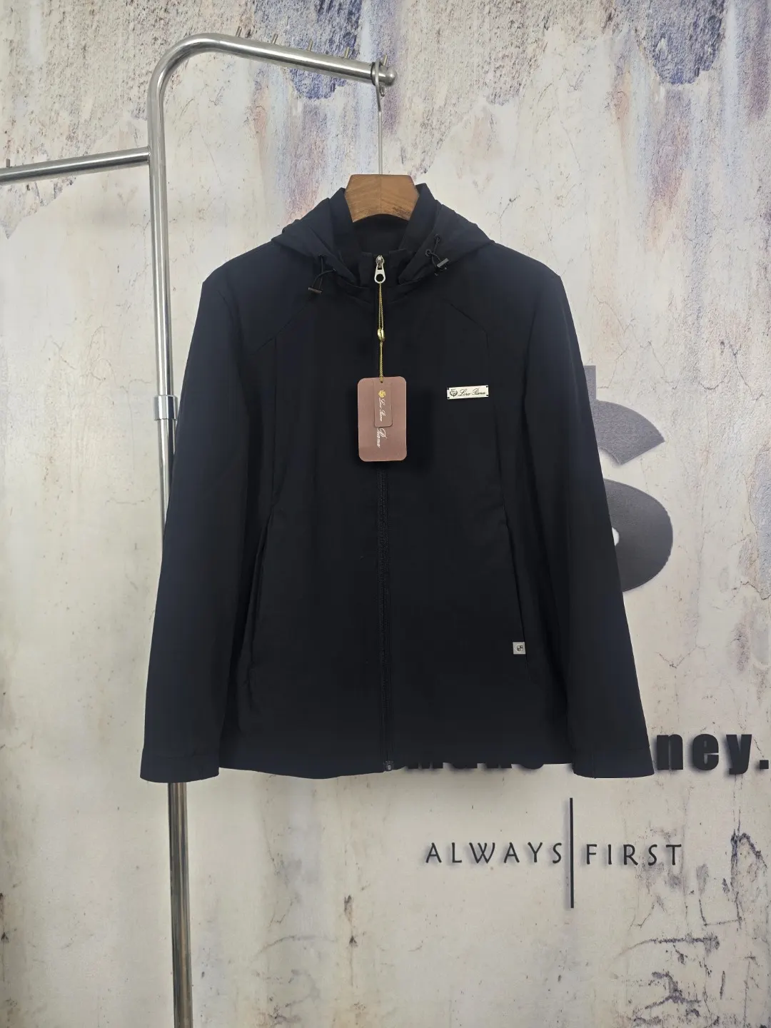 Hooded Technical Shell Jacket D41524599