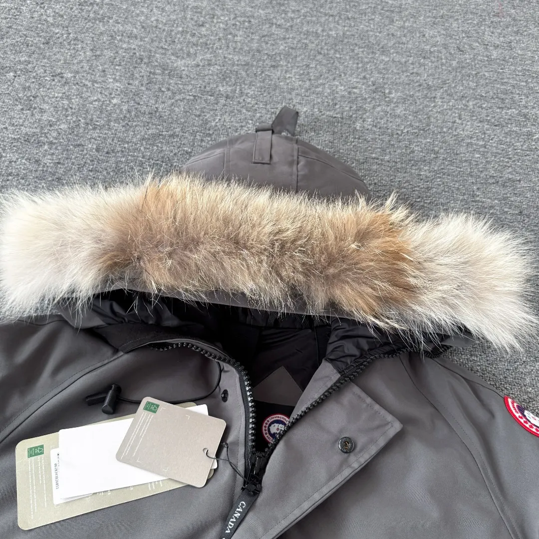 Chilliwack Fur-Trimmed Bomber Down Jacket D42024708 — view 3