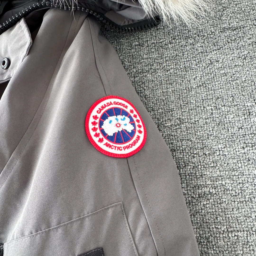 Chilliwack Fur-Trimmed Bomber Down Jacket D42024708 — view 6