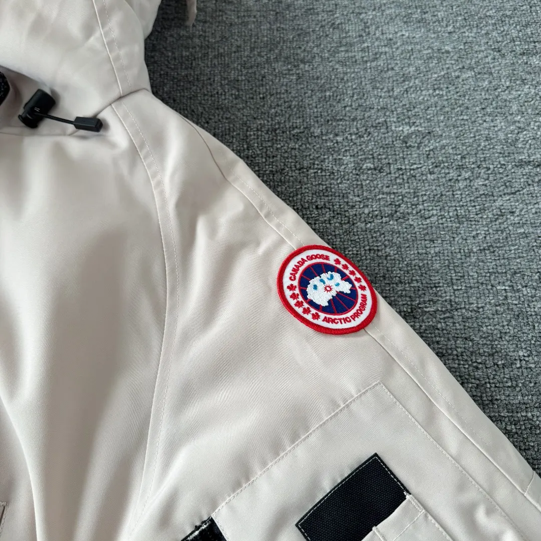 Chilliwack Fur-Trimmed Bomber Down Jacket D42024709 — view 6