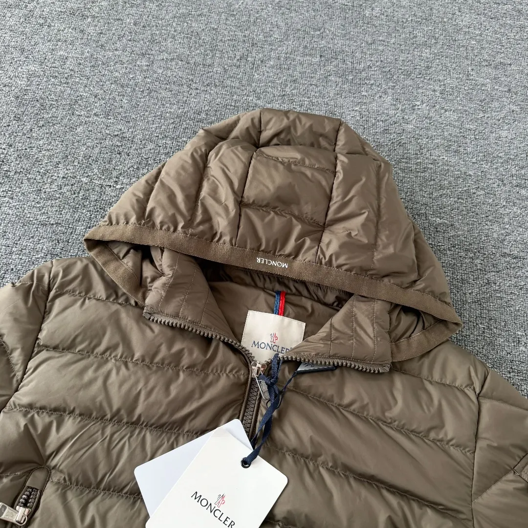 Hooded Lightweight Quilted Down Jacket D42024719 — view 3