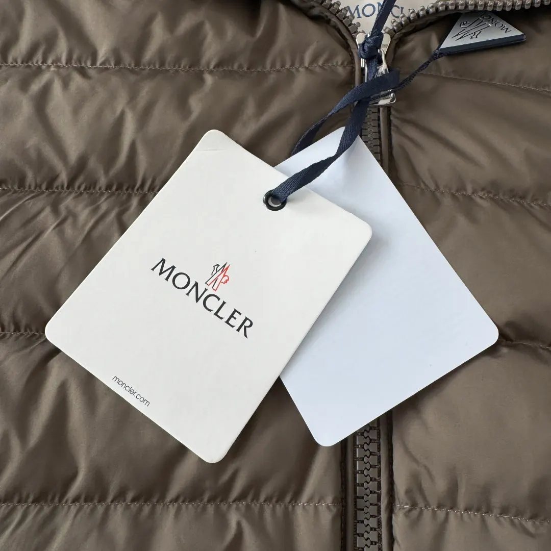 Hooded Lightweight Quilted Down Jacket D42024719 — view 4
