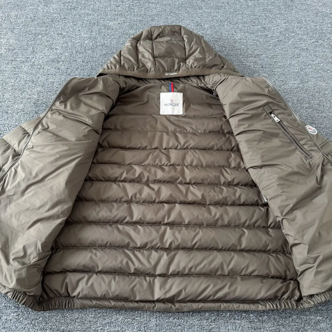 Hooded Lightweight Quilted Down Jacket D42024719 — view 9