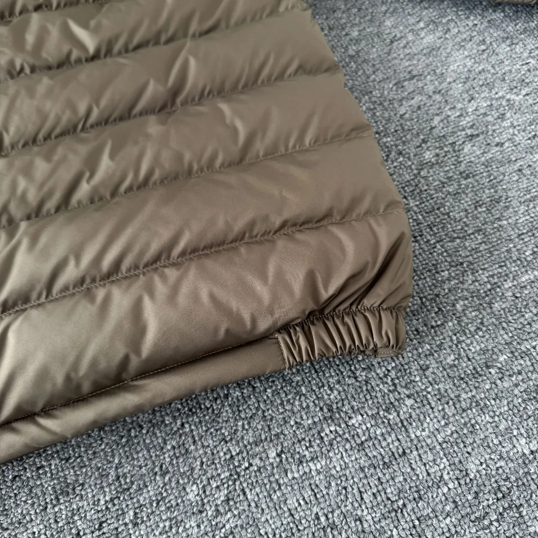 Hooded Lightweight Quilted Down Jacket D42024719 — view 14