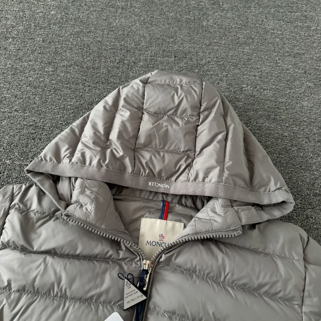 Lightweight Quilted Down Hooded Jacket D42024718 — view 3