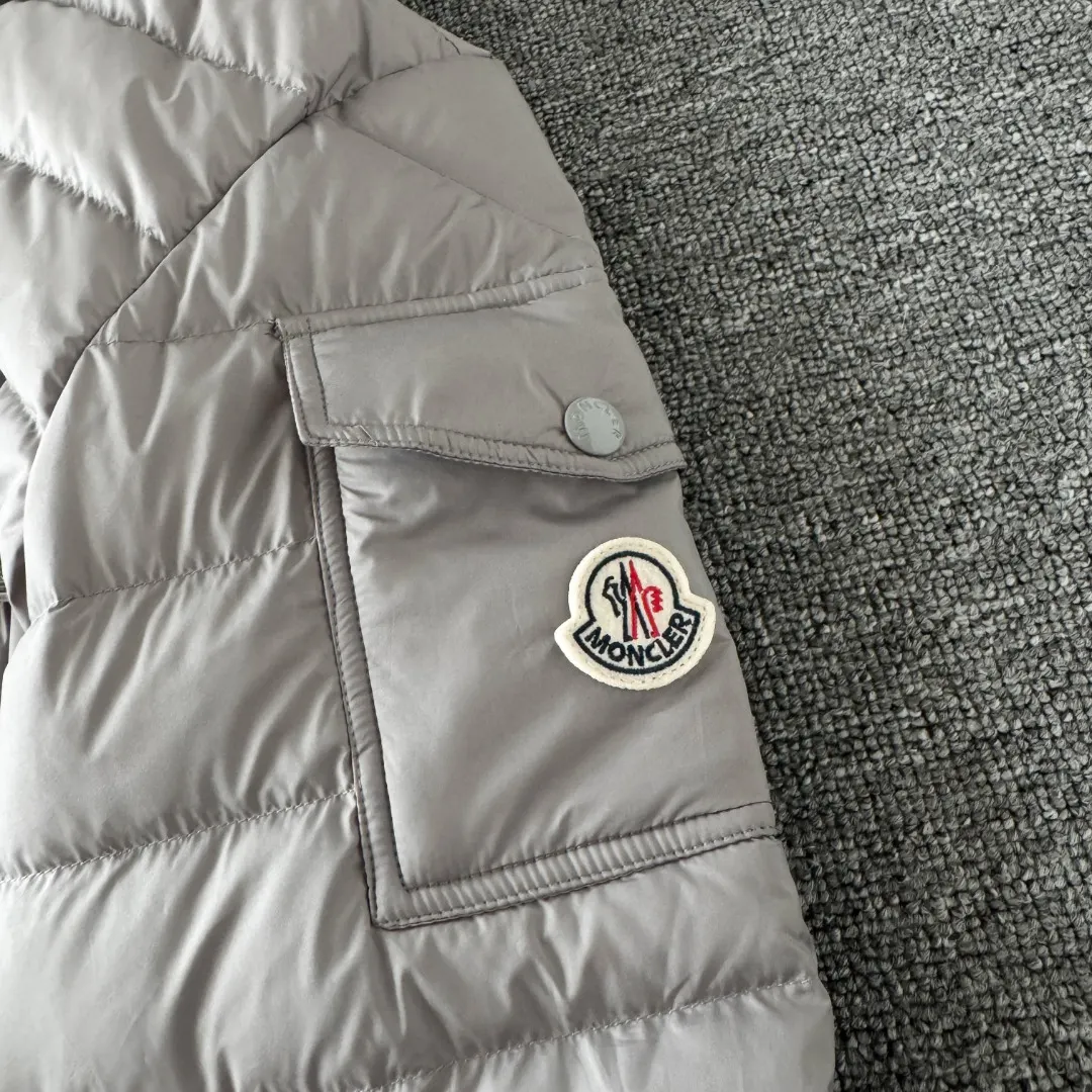 Lightweight Quilted Down Hooded Jacket D42024718 — view 5