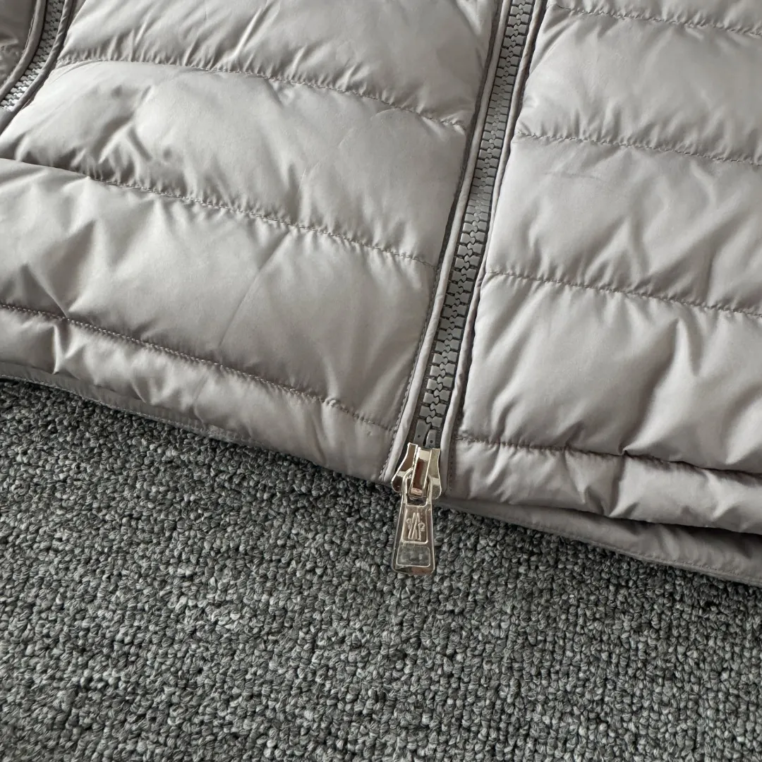 Lightweight Quilted Down Hooded Jacket D42024718 — view 6