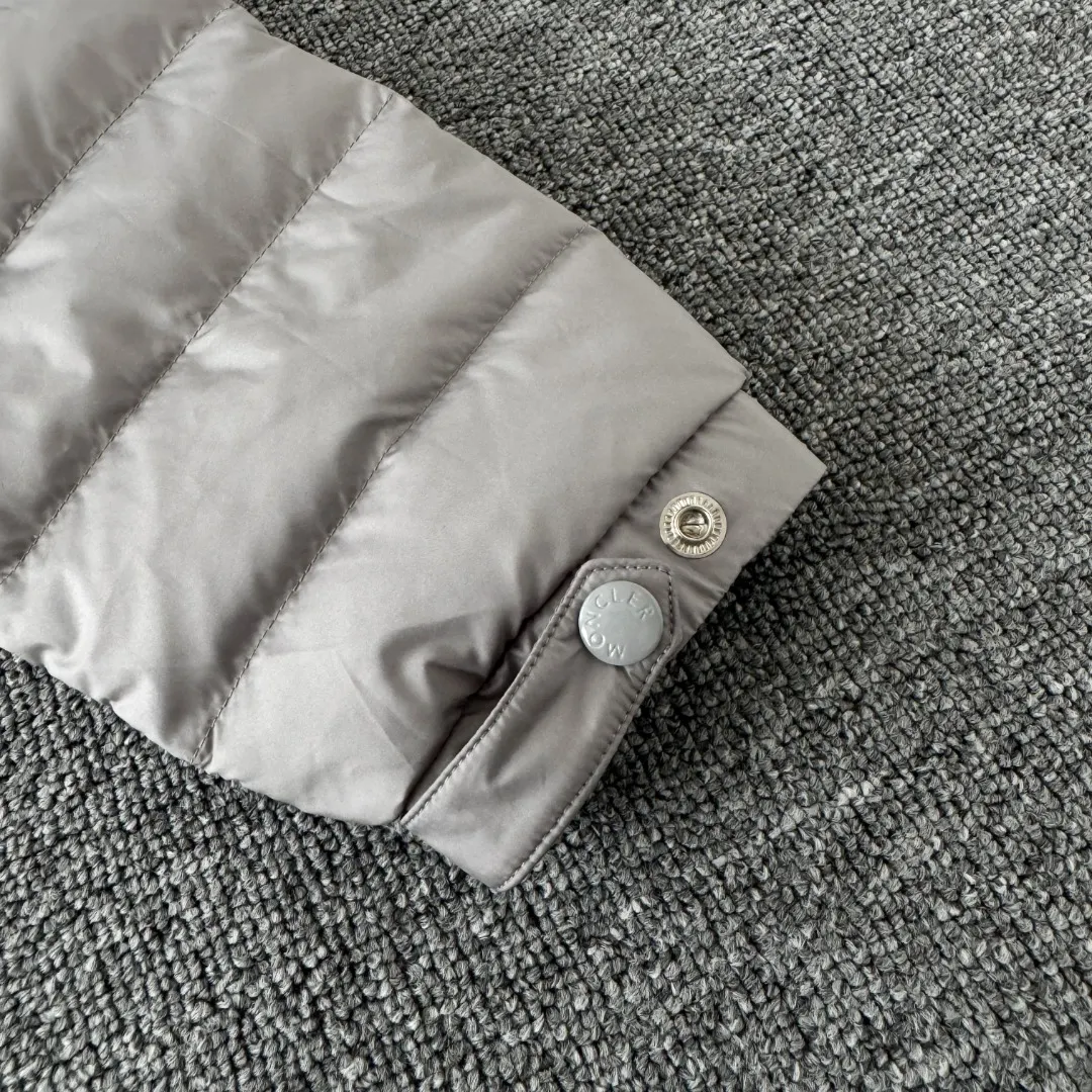 Lightweight Quilted Down Hooded Jacket D42024718 — view 7