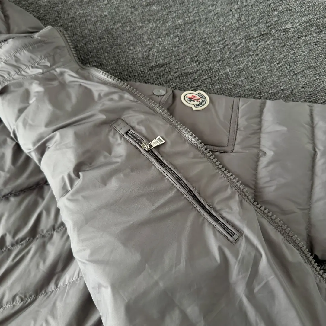 Lightweight Quilted Down Hooded Jacket D42024718 — view 9