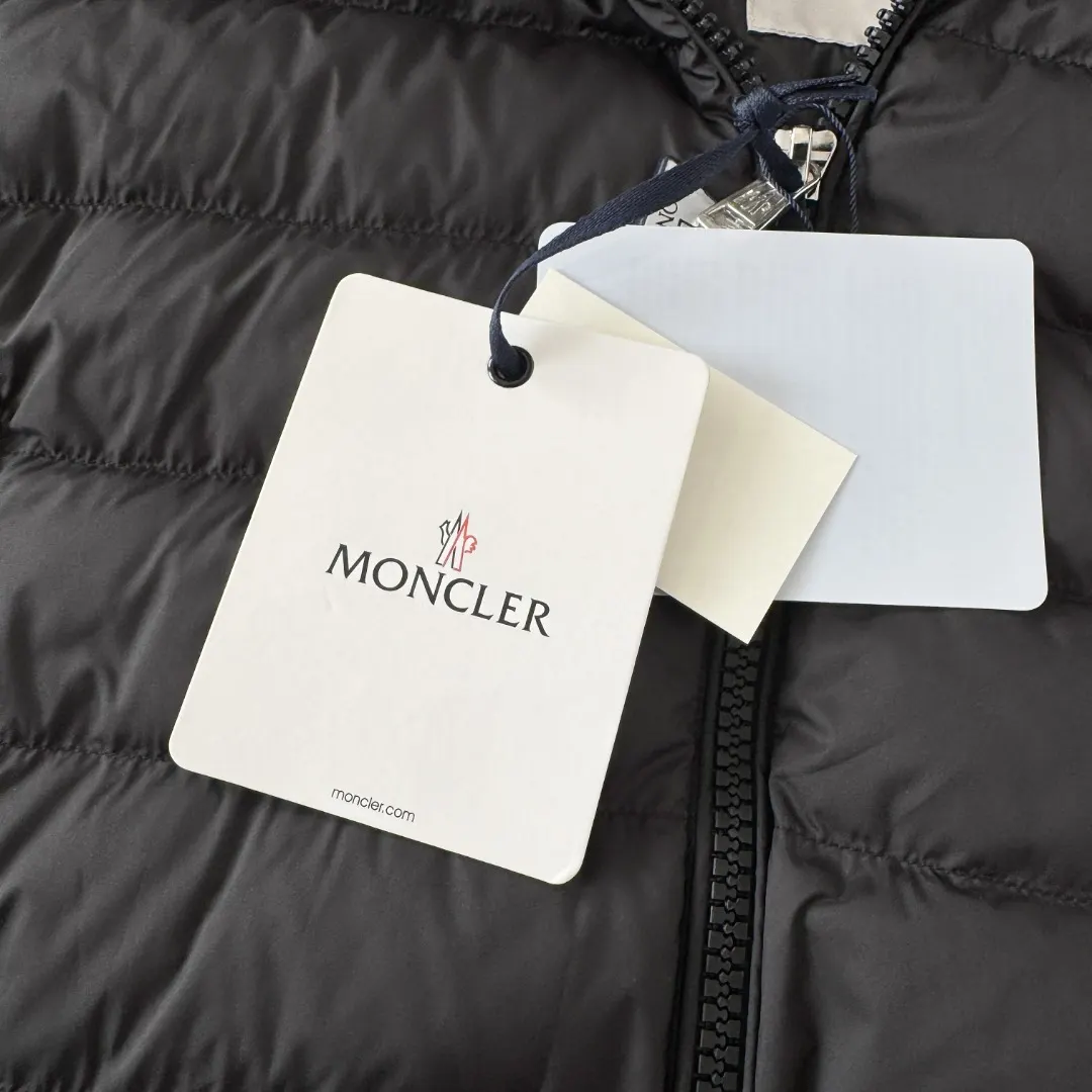 Hooded Lightweight Quilted Down Jacket D42024717 — view 4
